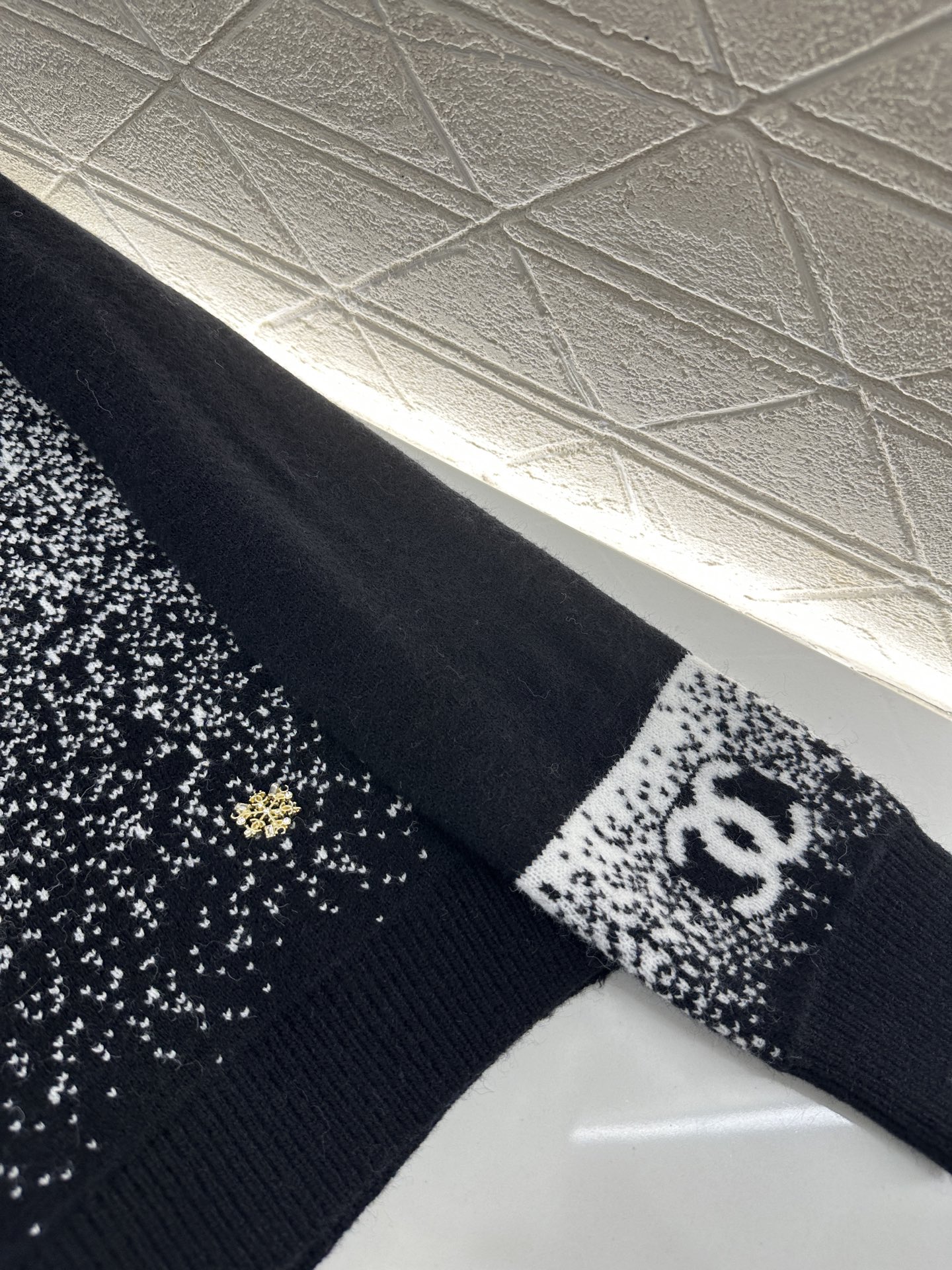 ♥Chane*♥2025新品上架 渐变针织套头毛衣定制YB羊毛纱线织造，质感细腻，穿搭舒适，宽松套头毛衣