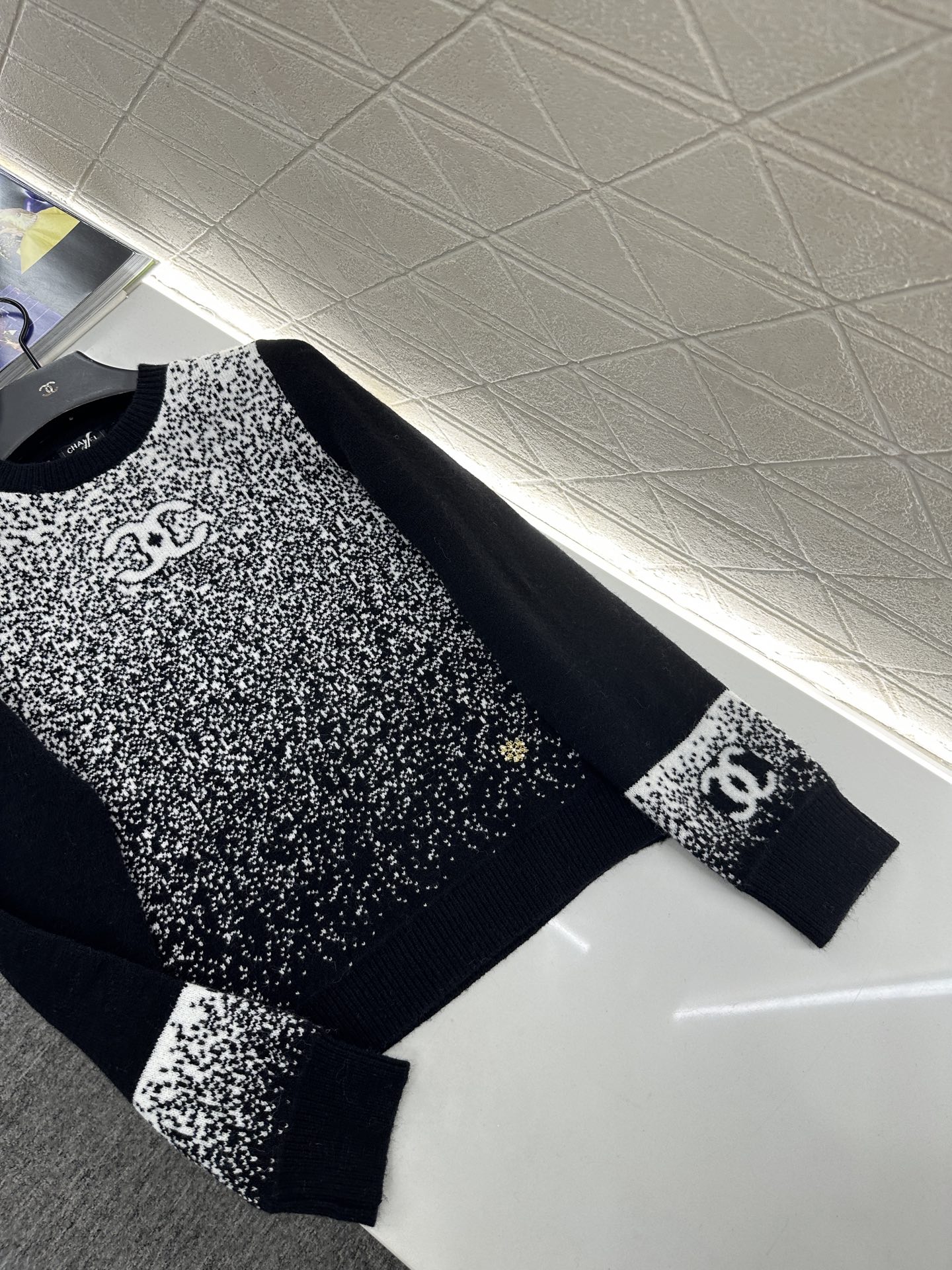 ♥Chane*♥2025新品上架 渐变针织套头毛衣定制YB羊毛纱线织造，质感细腻，穿搭舒适，宽松套头毛衣