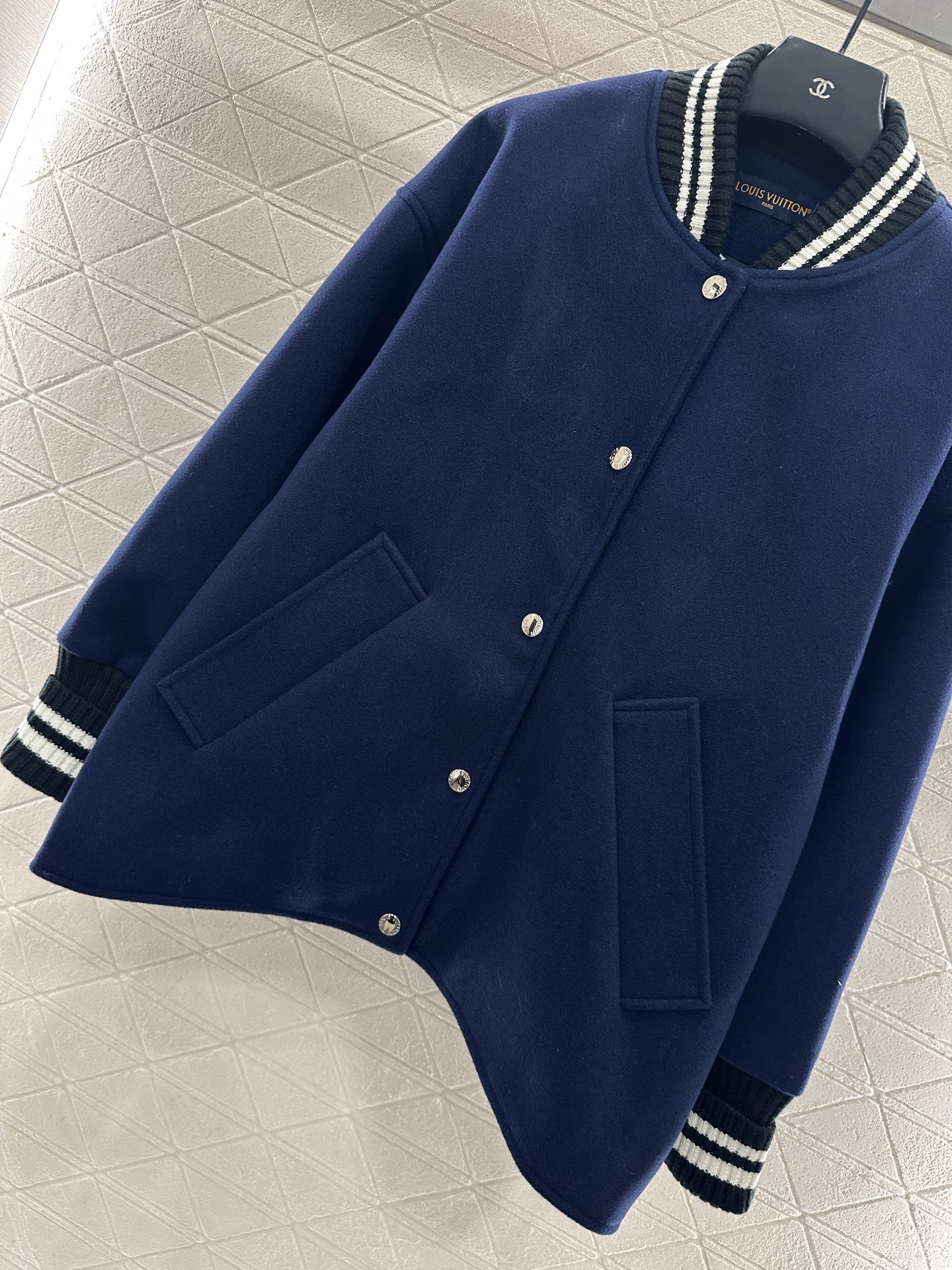 ♥Louis Vuitto*♥2025新品上架 螺纹包边廓形外套定制YB进口羊毛呢材质，质感细腻，穿搭有