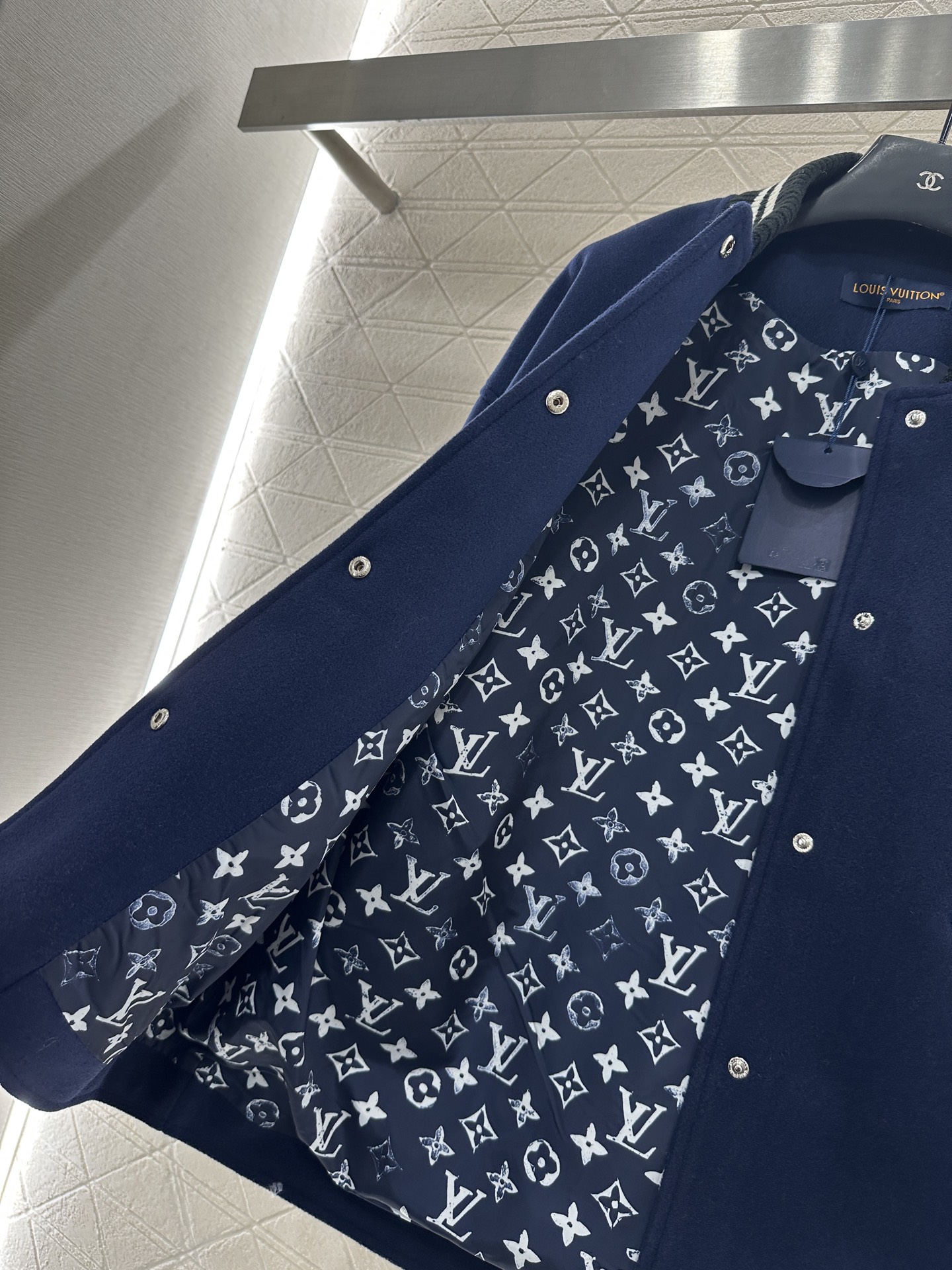 ♥Louis Vuitto*♥2025新品上架 螺纹包边廓形外套定制YB进口羊毛呢材质，质感细腻，穿搭有