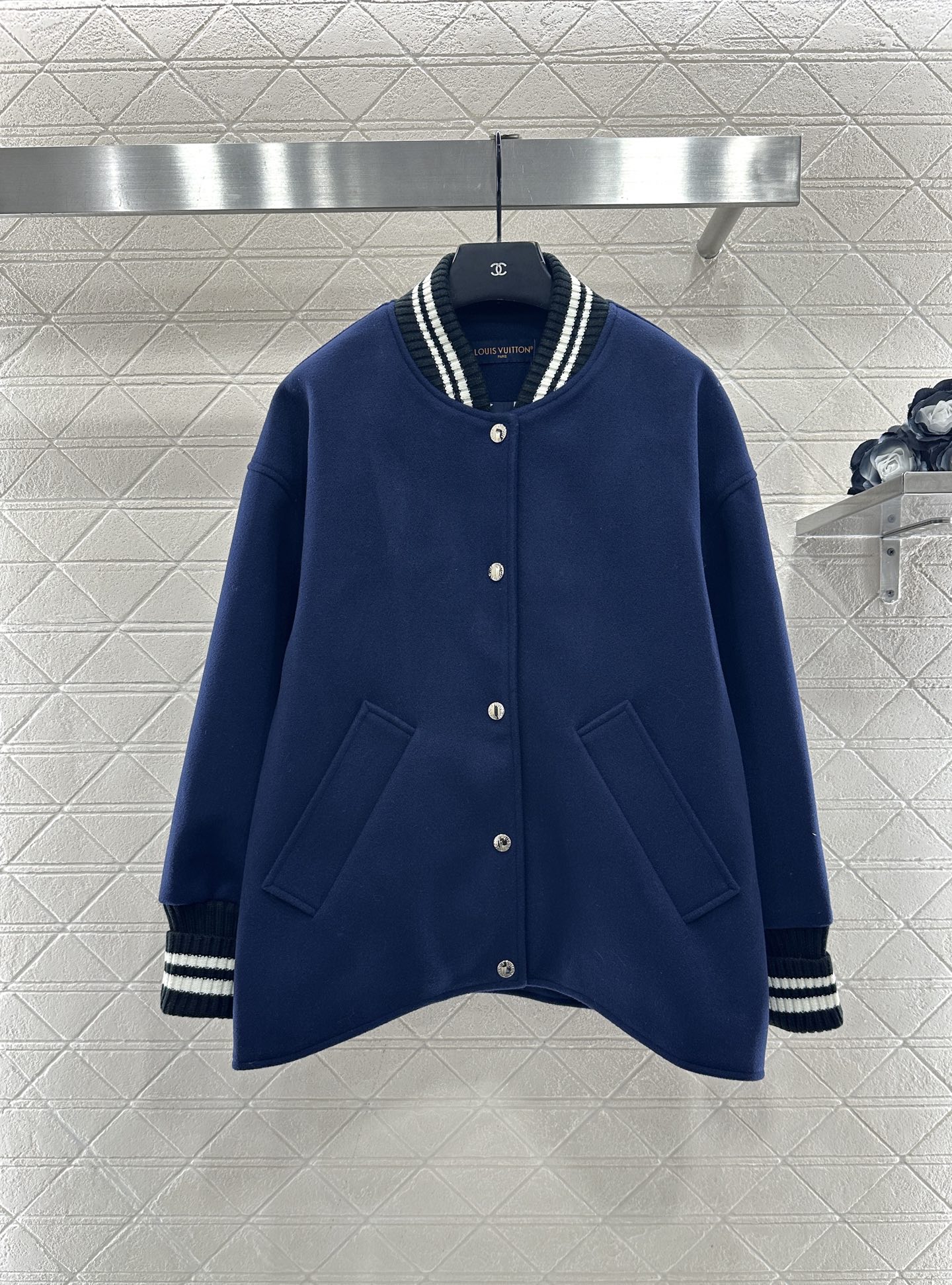 ♥Louis Vuitto*♥2025新品上架 螺纹包边廓形外套定制YB进口羊毛呢材质，质感细腻，穿搭有