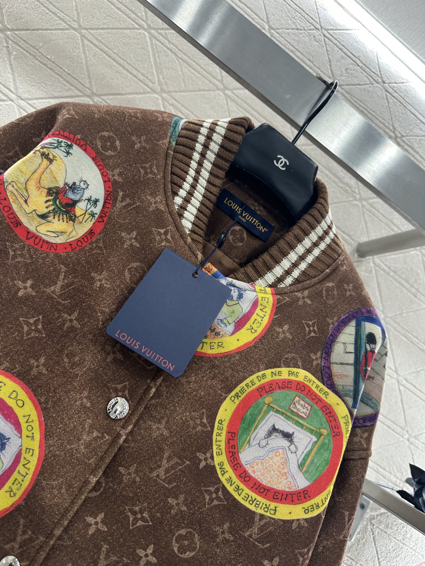 ♥Louis Vuitto*♥2025新品上架 徽章印花廓形外套定制YB进口羊毛呢材质，质感字母，穿搭有