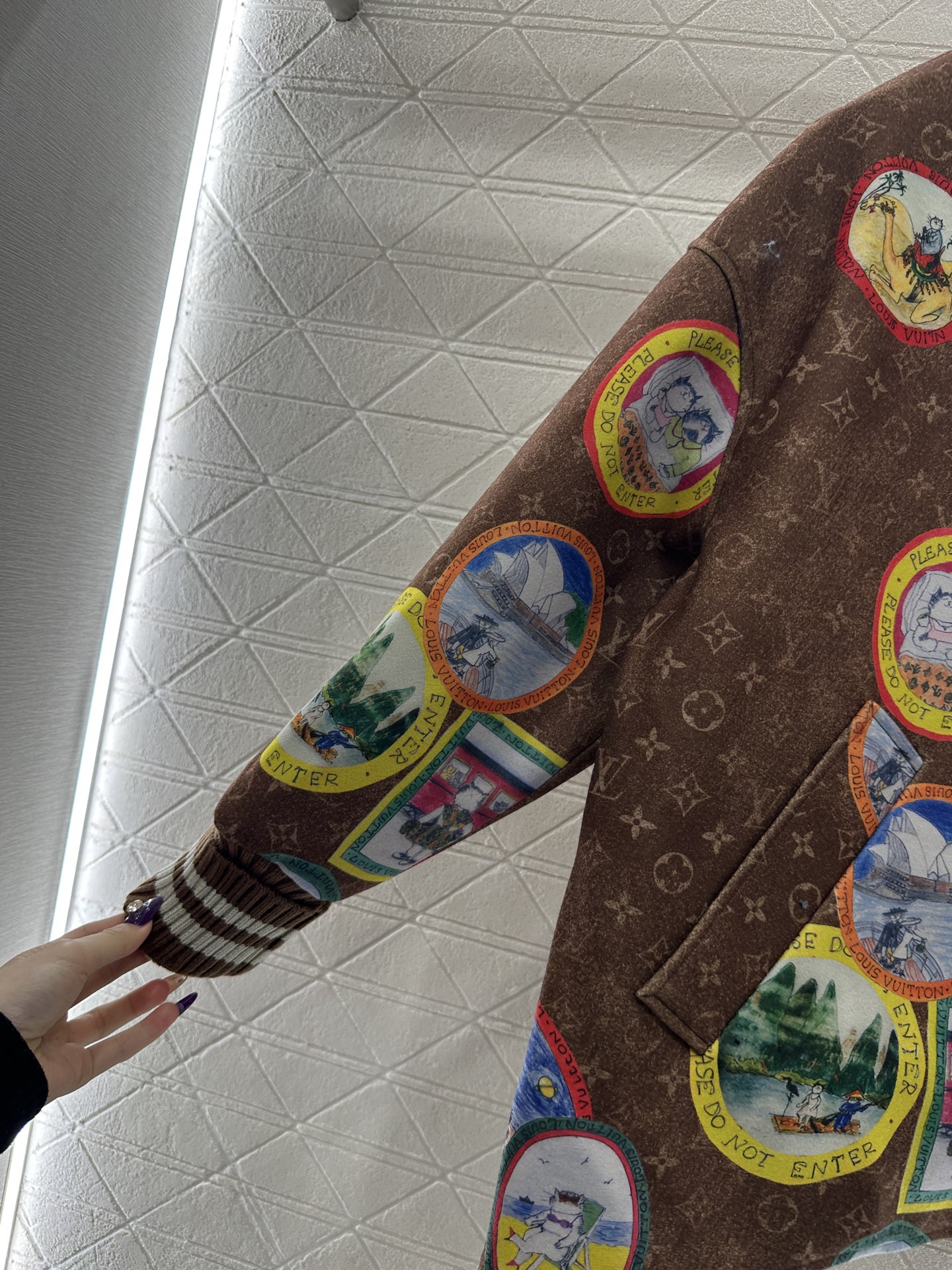 ♥Louis Vuitto*♥2025新品上架 徽章印花廓形外套定制YB进口羊毛呢材质，质感字母，穿搭有