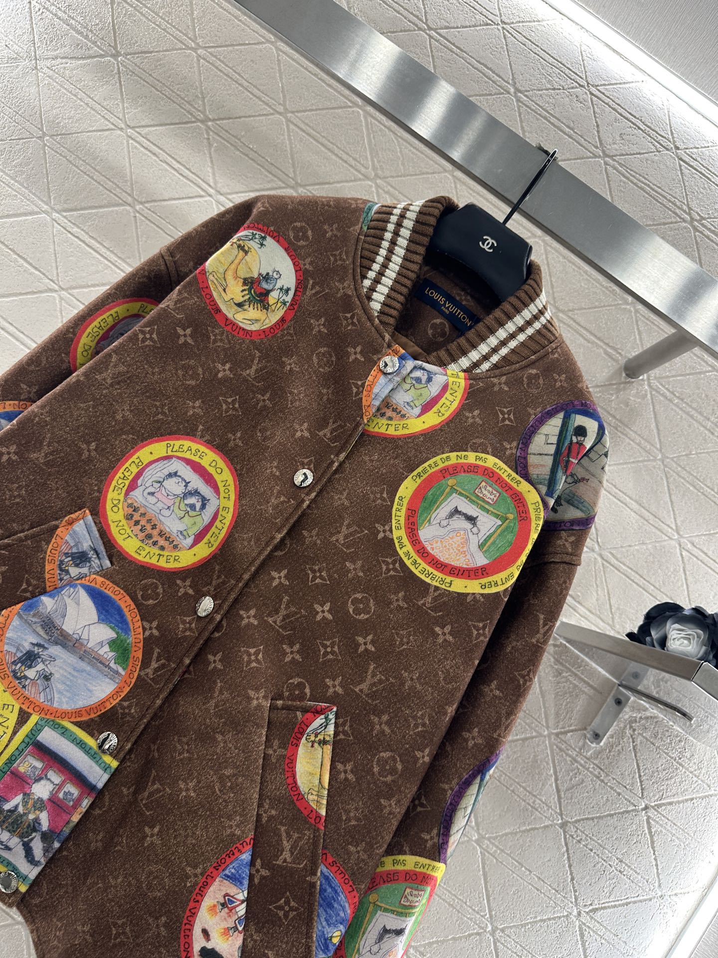 ♥Louis Vuitto*♥2025新品上架 徽章印花廓形外套定制YB进口羊毛呢材质，质感字母，穿搭有