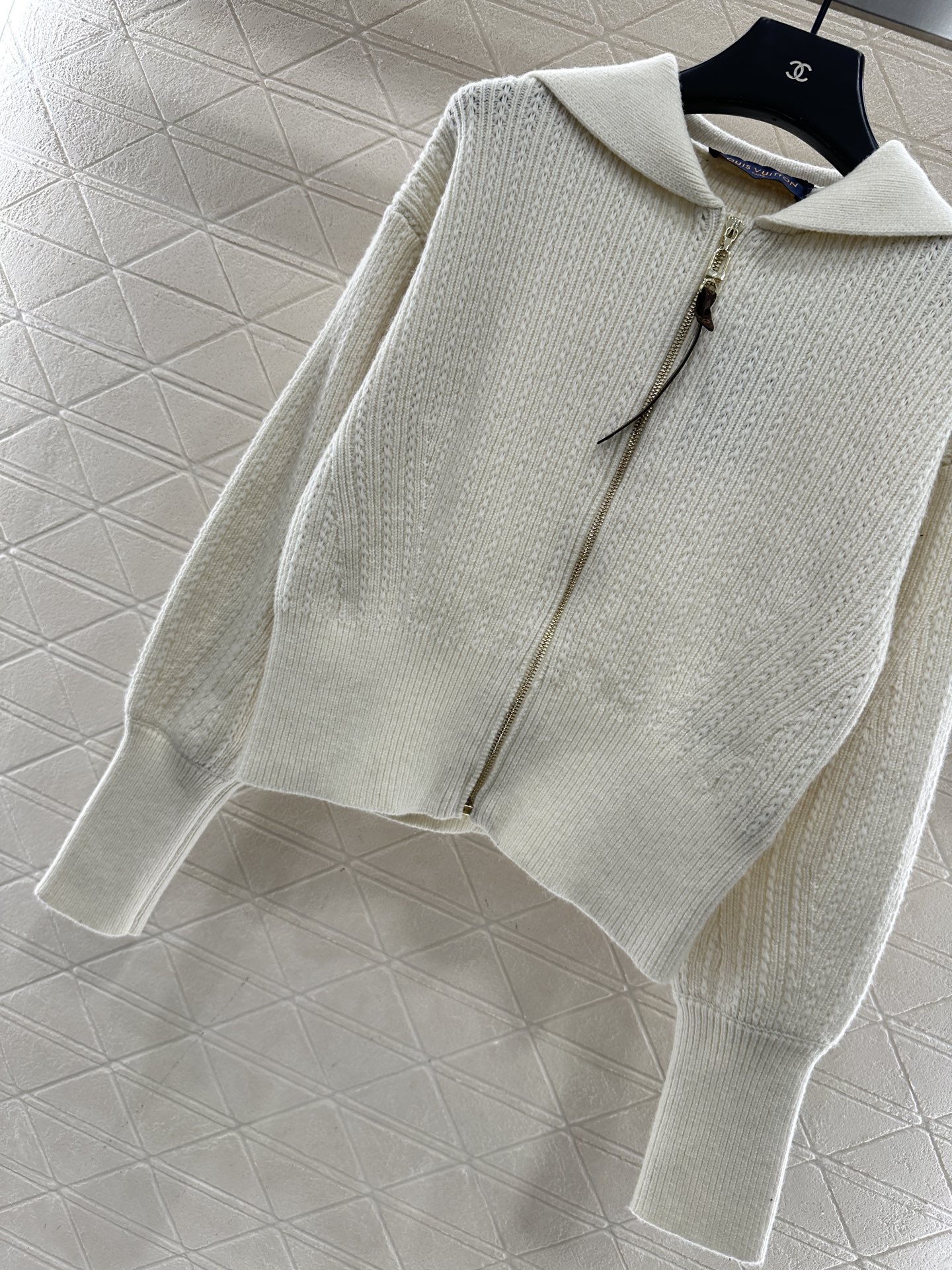 ♥Louis vuitto*♥2025新品上架 翻领拉链针织外套定制YB羊毛纱线织造，质感高级，舒适柔软