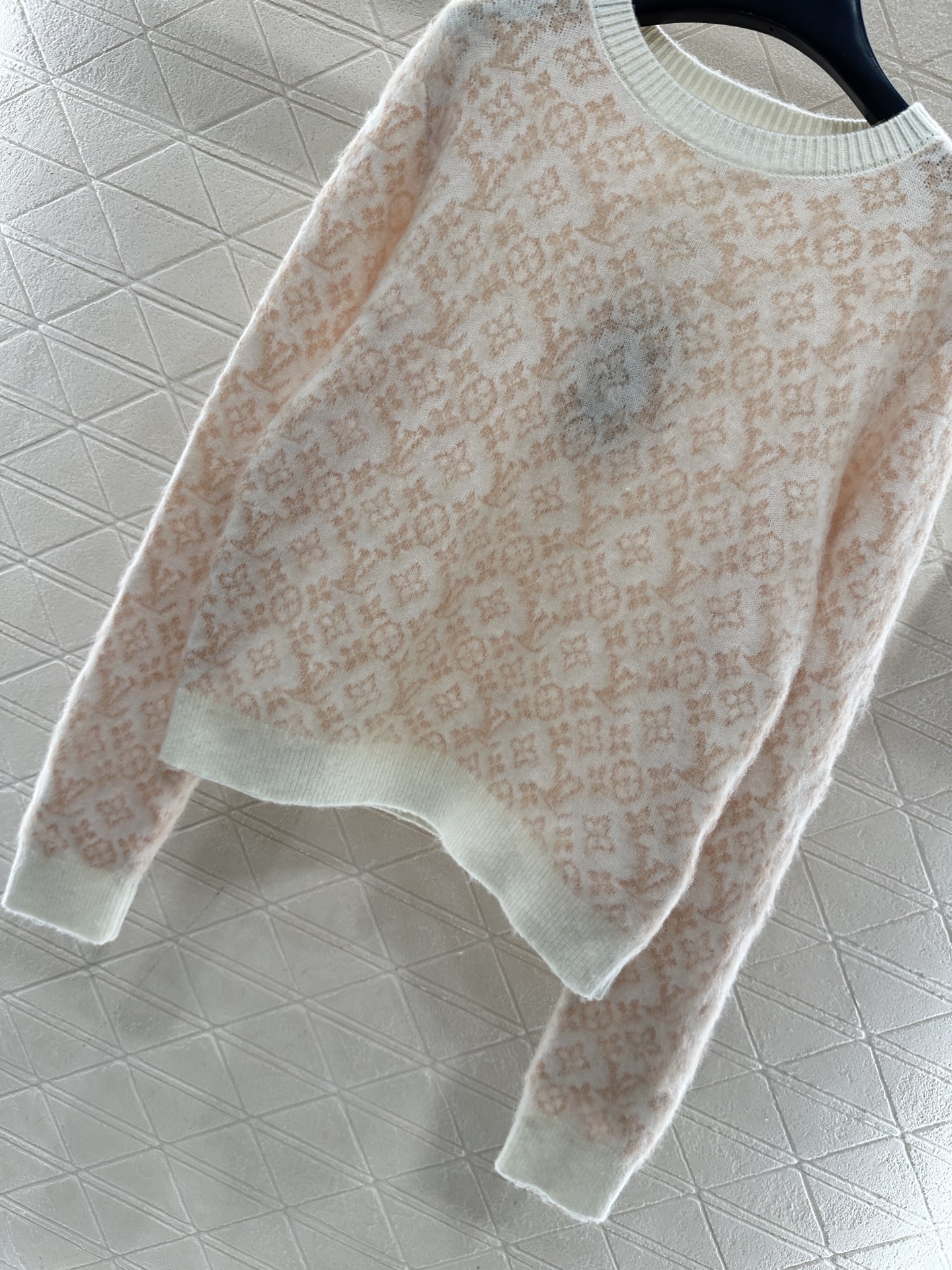 ♥Louis vuitto*♥2025新品上架 提花圆领套头毛衣定制YB羊绒羊毛针织材质，质感高级，舒适