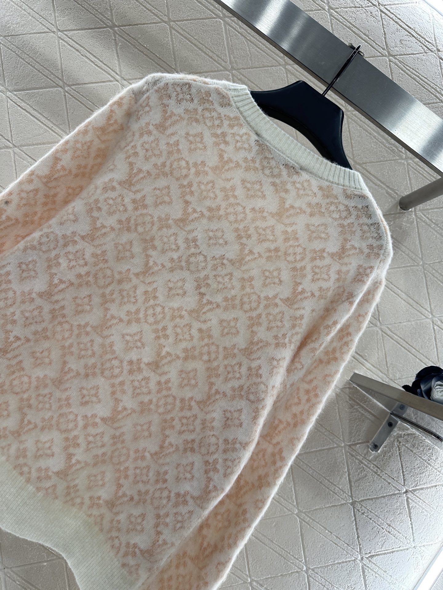 ♥Louis vuitto*♥2025新品上架 提花圆领套头毛衣定制YB羊绒羊毛针织材质，质感高级，舒适