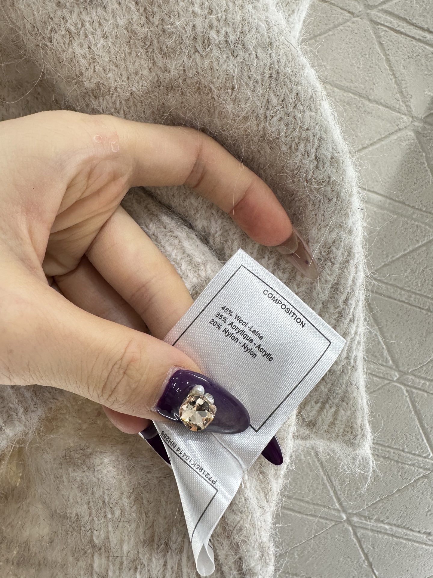 ♥Chane*♥2025新品上架 立体花朵针织马甲定制YB羊毛纱线织造，质感细腻，柔软舒适，圆领针织马甲