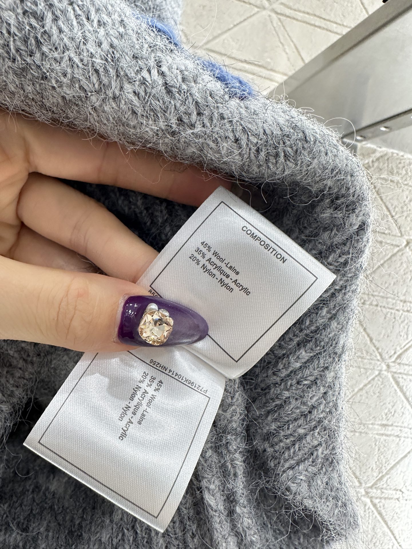 ♥Chane*♥2025新品上架 立体花朵针织马甲定制YB羊毛纱线织造，质感细腻，柔软舒适，圆领针织马甲