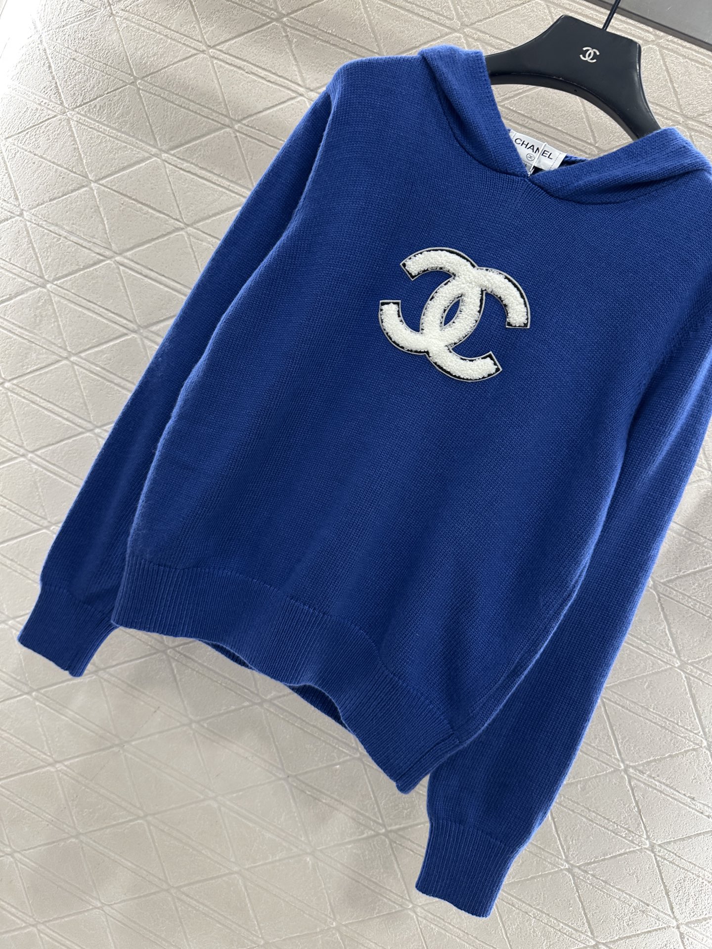 ♥Chane*♥2025新品上架 连帽针织毛衣定制YB羊毛纱线织造，质感高级，舒适柔软，连帽套头毛衣剪裁