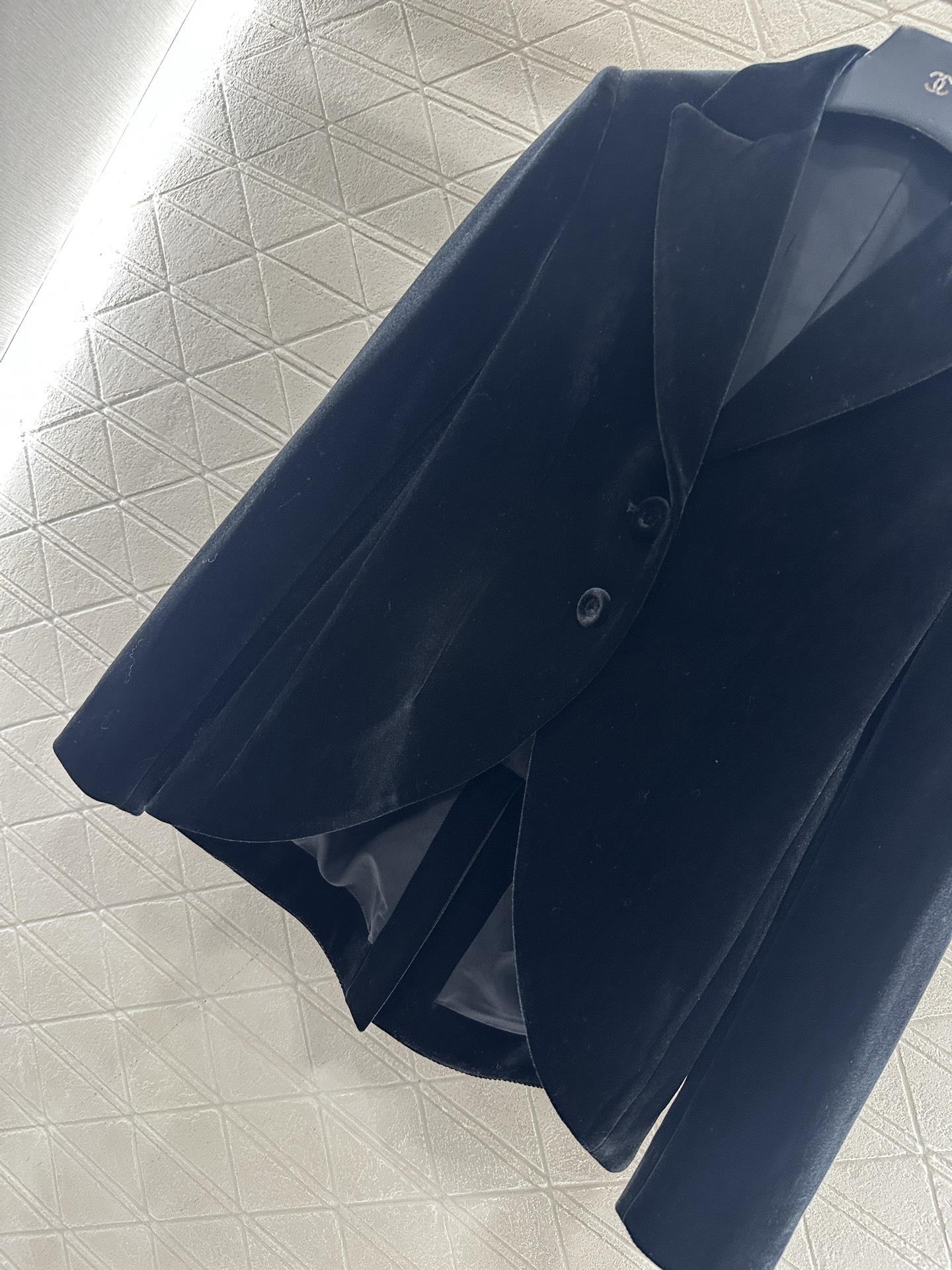 ♥Dio*♥2025新品上架 不规则下摆丝绒西装外套定制YB进口丝绒材质，质感光泽，垂顺舒适，翻领西装版