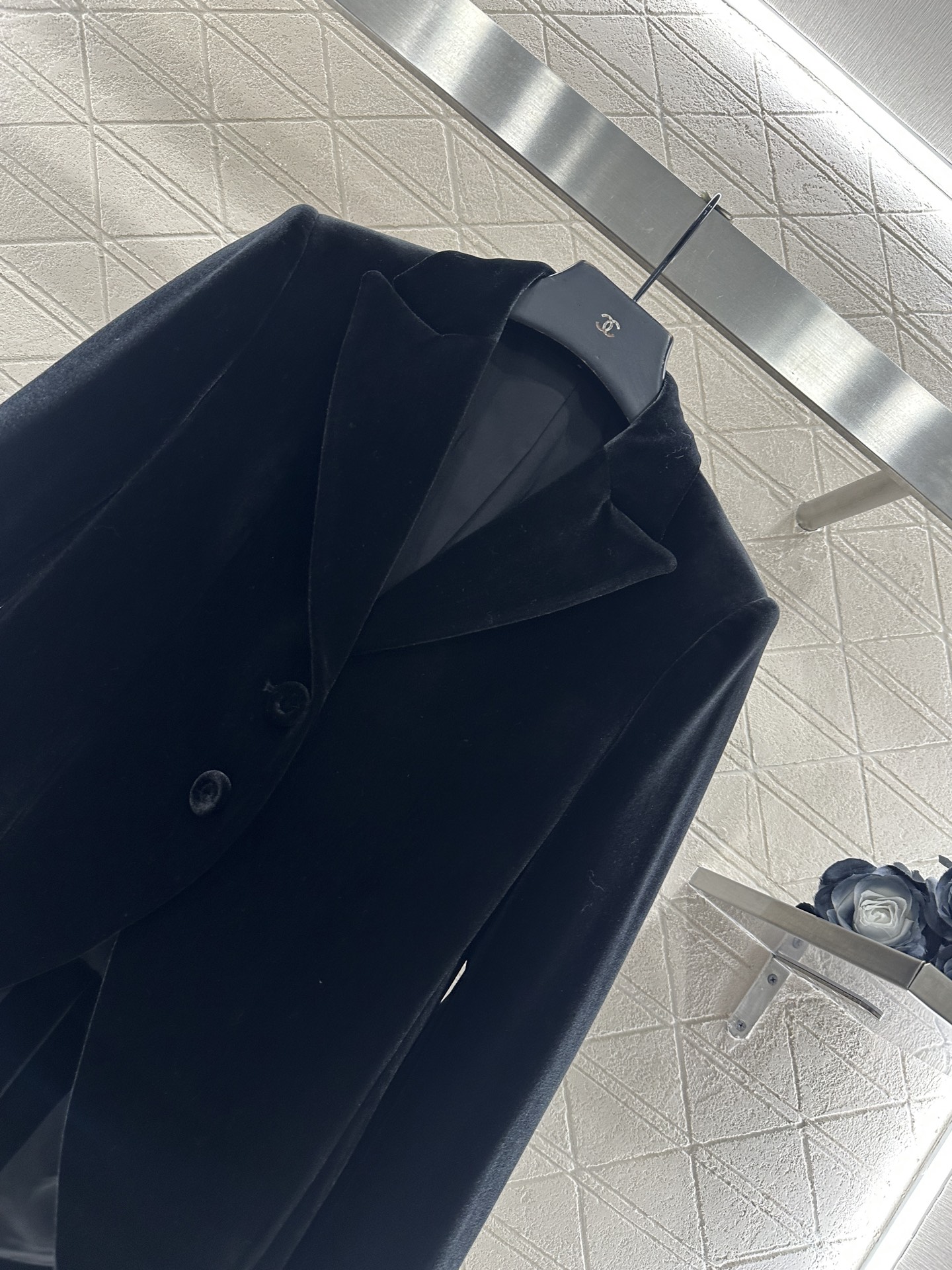 ♥Dio*♥2025新品上架 不规则下摆丝绒西装外套定制YB进口丝绒材质，质感光泽，垂顺舒适，翻领西装版