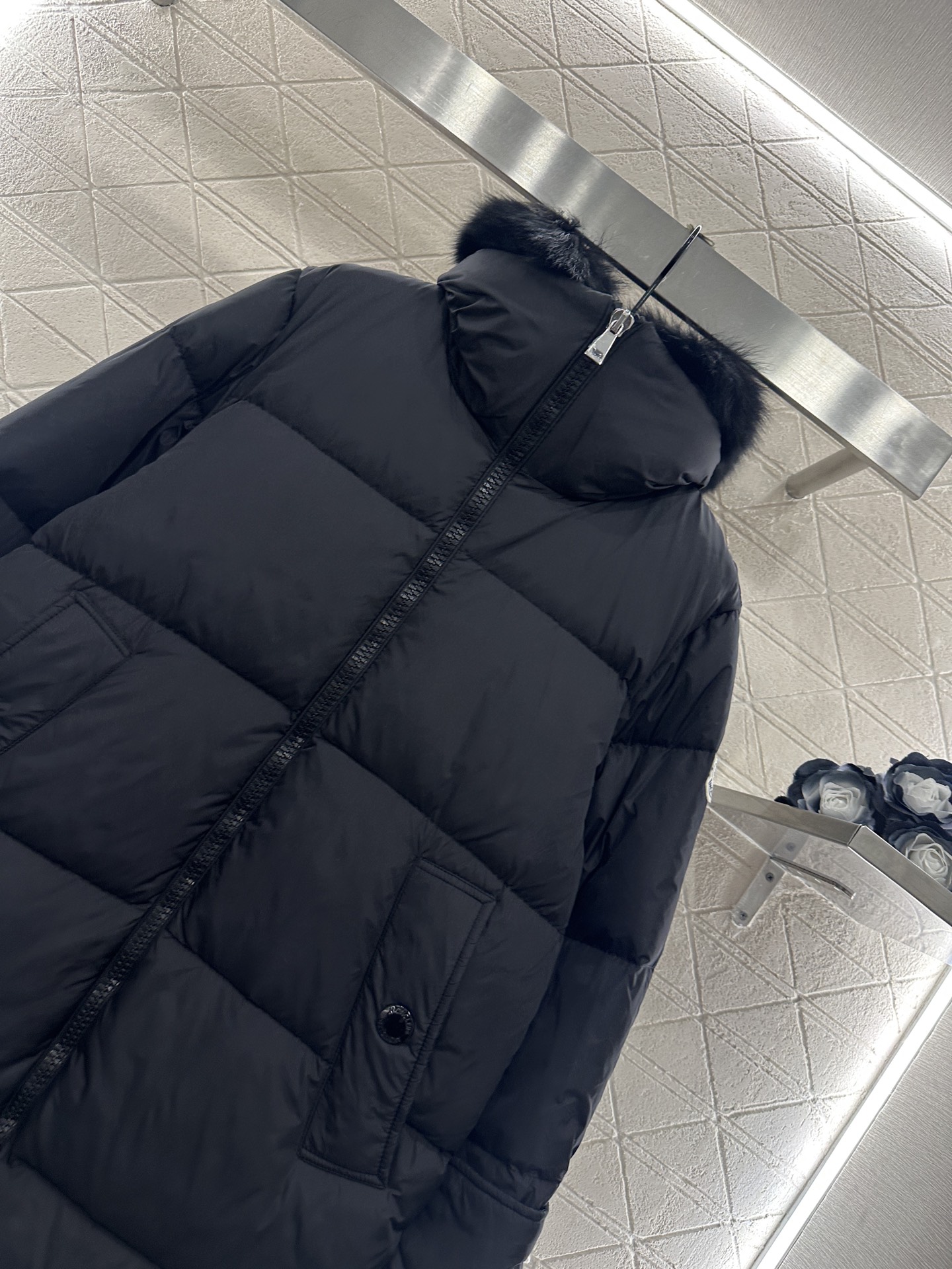 ♥Moncle*♥2025新品上架狐狸毛领假两件长款羽绒外套定制YB进口防风防水尼龙，可拆卸狐狸毛领装饰