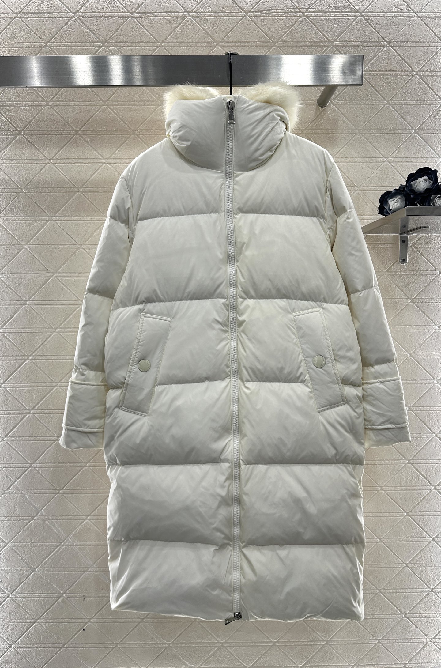 ♥Moncle*♥2025新品上架狐狸毛领假两件长款羽绒外套定制YB进口防风防水尼龙，可拆卸狐狸毛领装饰