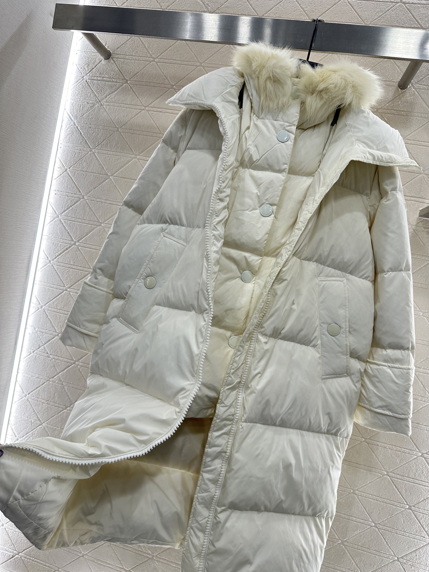 ♥Moncle*♥2025新品上架狐狸毛领假两件长款羽绒外套定制YB进口防风防水尼龙，可拆卸狐狸毛领装饰