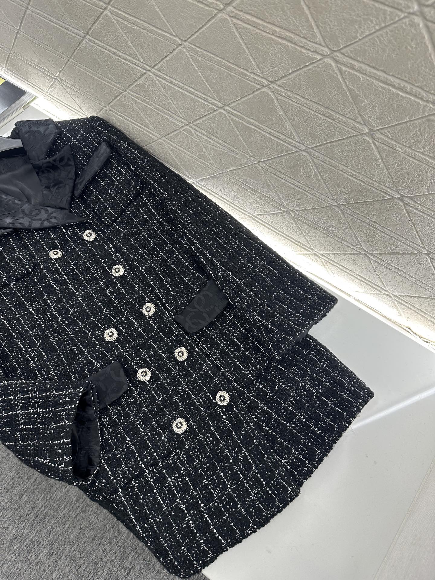 ♥Chane*♥2025新品上架 粗花呢翻领洋装外套定制YB进口粗纺羊绒毛呢材质，肌理明显，质感上乘，粗