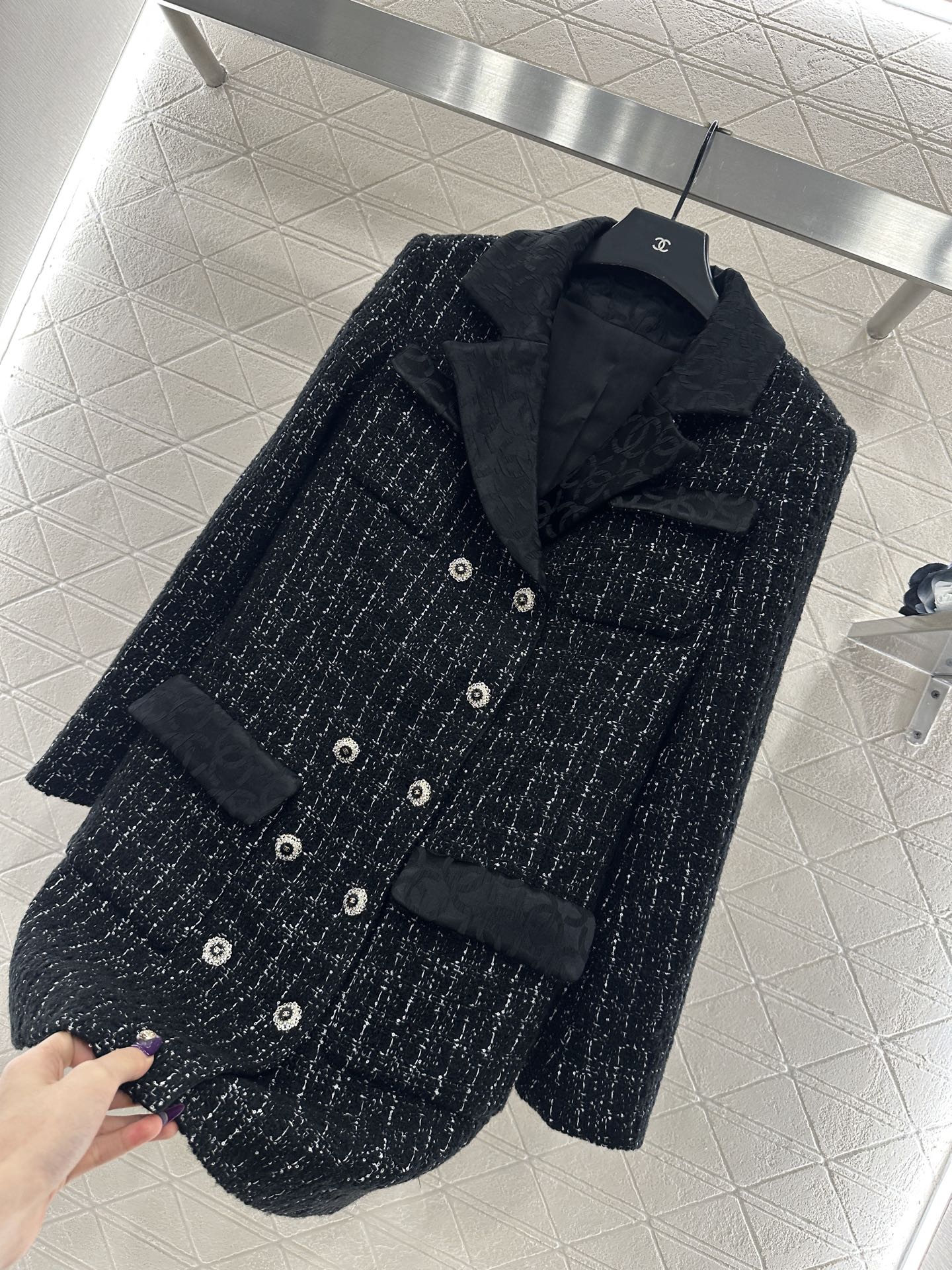 ♥Chane*♥2025新品上架 粗花呢翻领洋装外套定制YB进口粗纺羊绒毛呢材质，肌理明显，质感上乘，粗