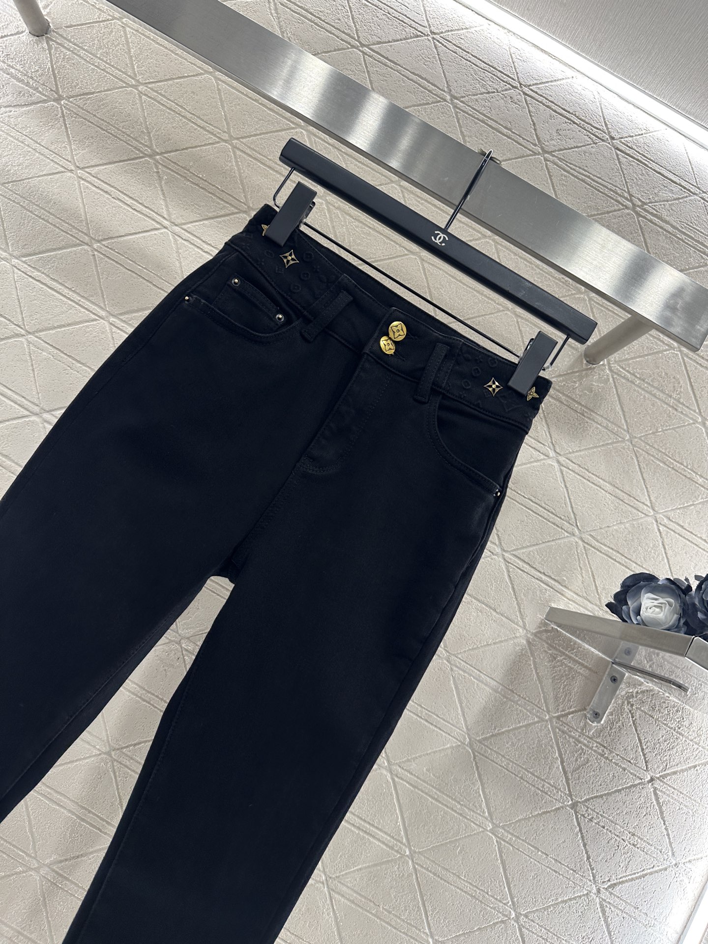 ♥Louis vuitto*♥2025新品上架 复古加绒铅笔牛仔裤定制YB斜纹棉牛仔材质，面料柔软舒适，