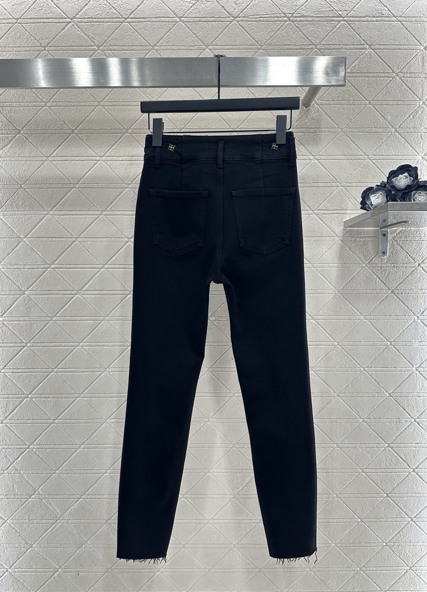 ♥Louis vuitto*♥2025新品上架 复古加绒铅笔牛仔裤定制YB斜纹棉牛仔材质，面料柔软舒适，