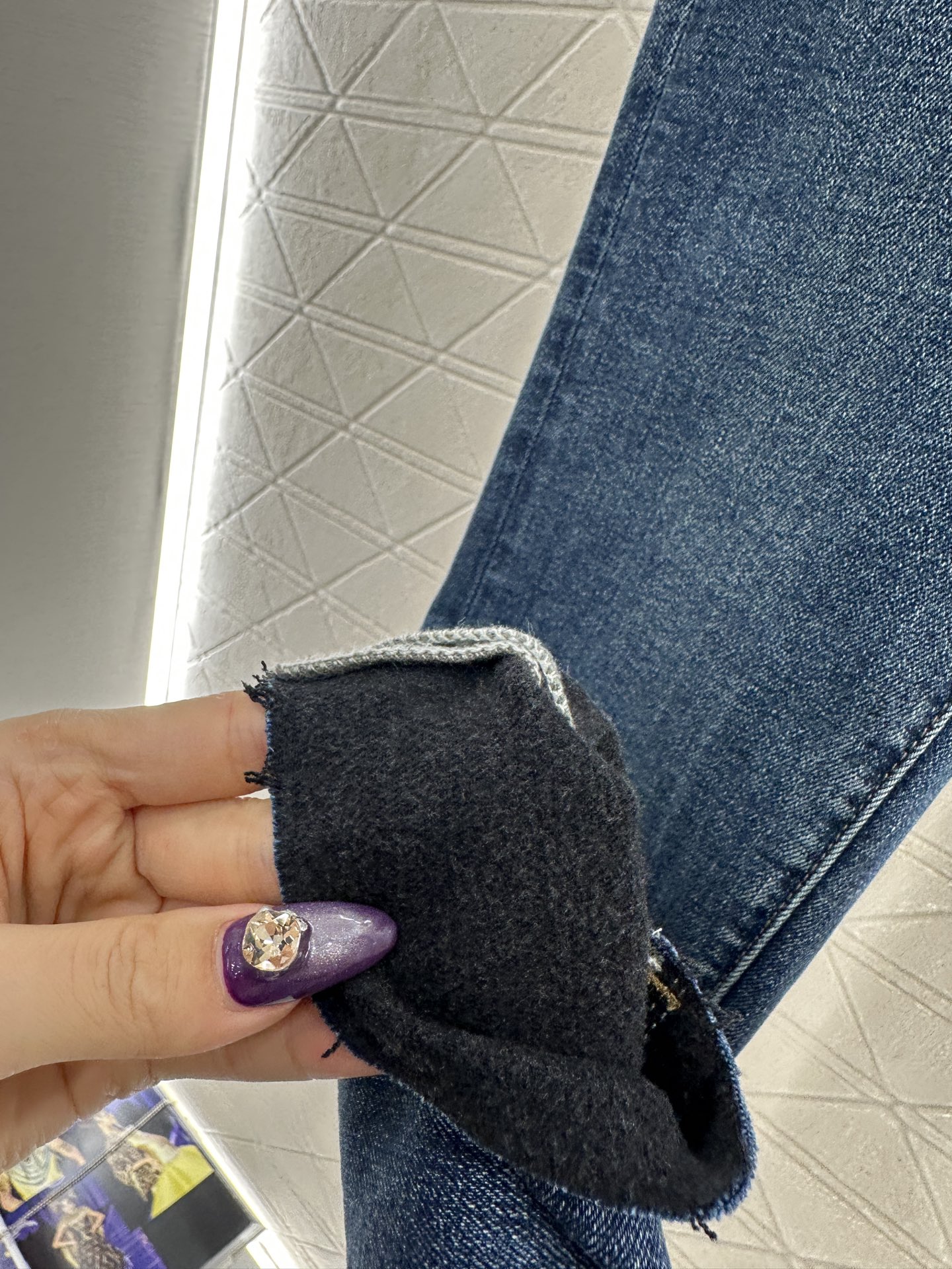 ♥Louis vuitto*♥2025新品上架 复古加绒铅笔牛仔裤定制YB斜纹棉牛仔材质，面料柔软舒适，