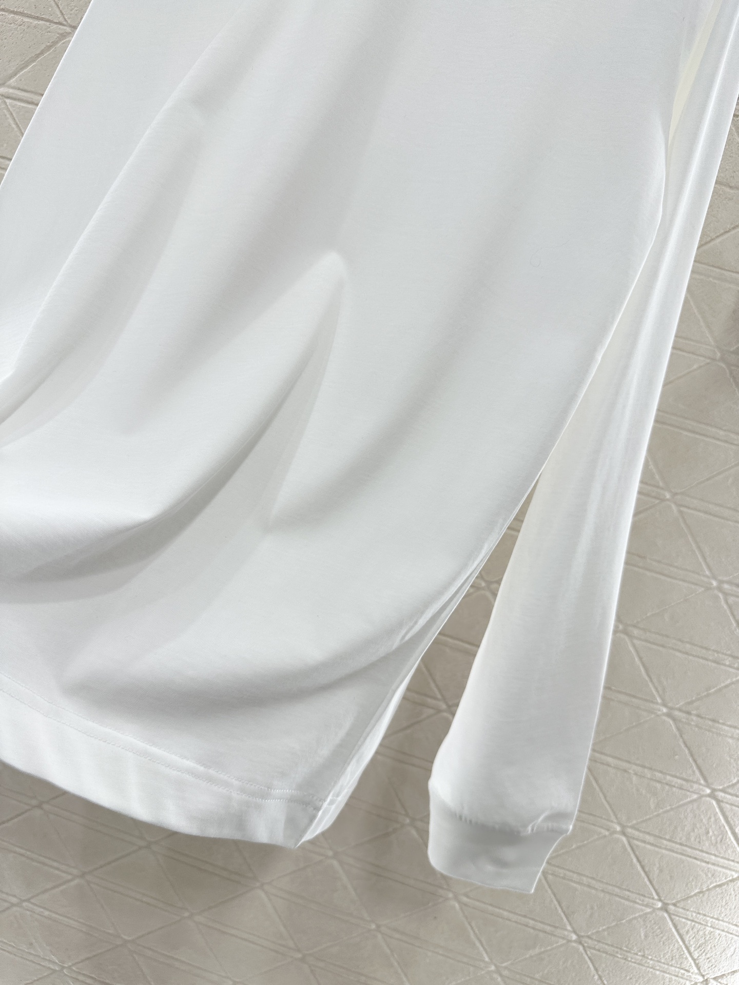 ♥Alexander wan*♥2025新品上架 字母印花圆领长袖定制YB进口棉府绸材质，丝滑亲肤，质感