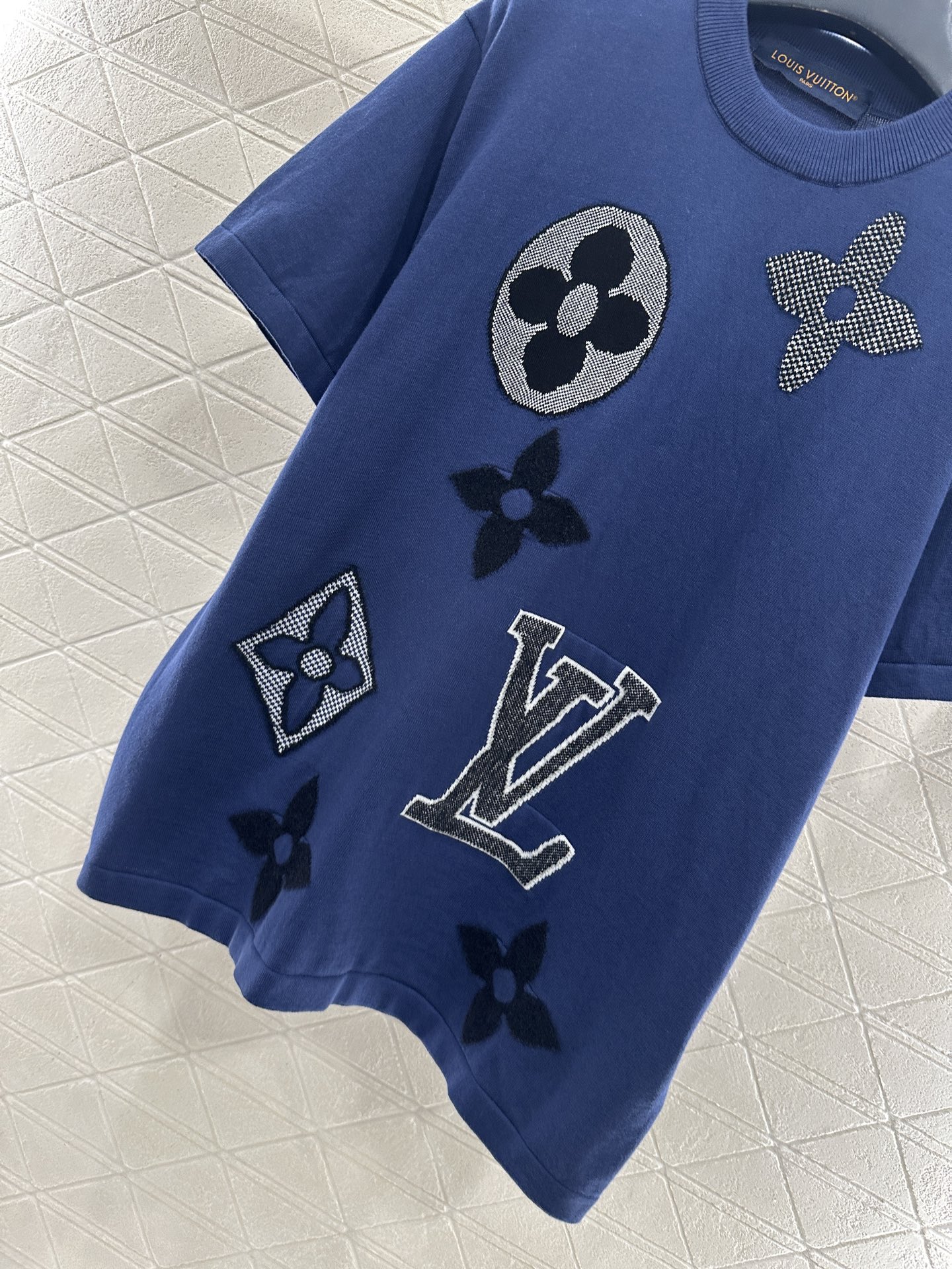 ♥Louis Vuitto*♥2025新品上架 圆领四叶草徽标短袖定制YB斜纹全棉纱线织造，穿搭舒适，质