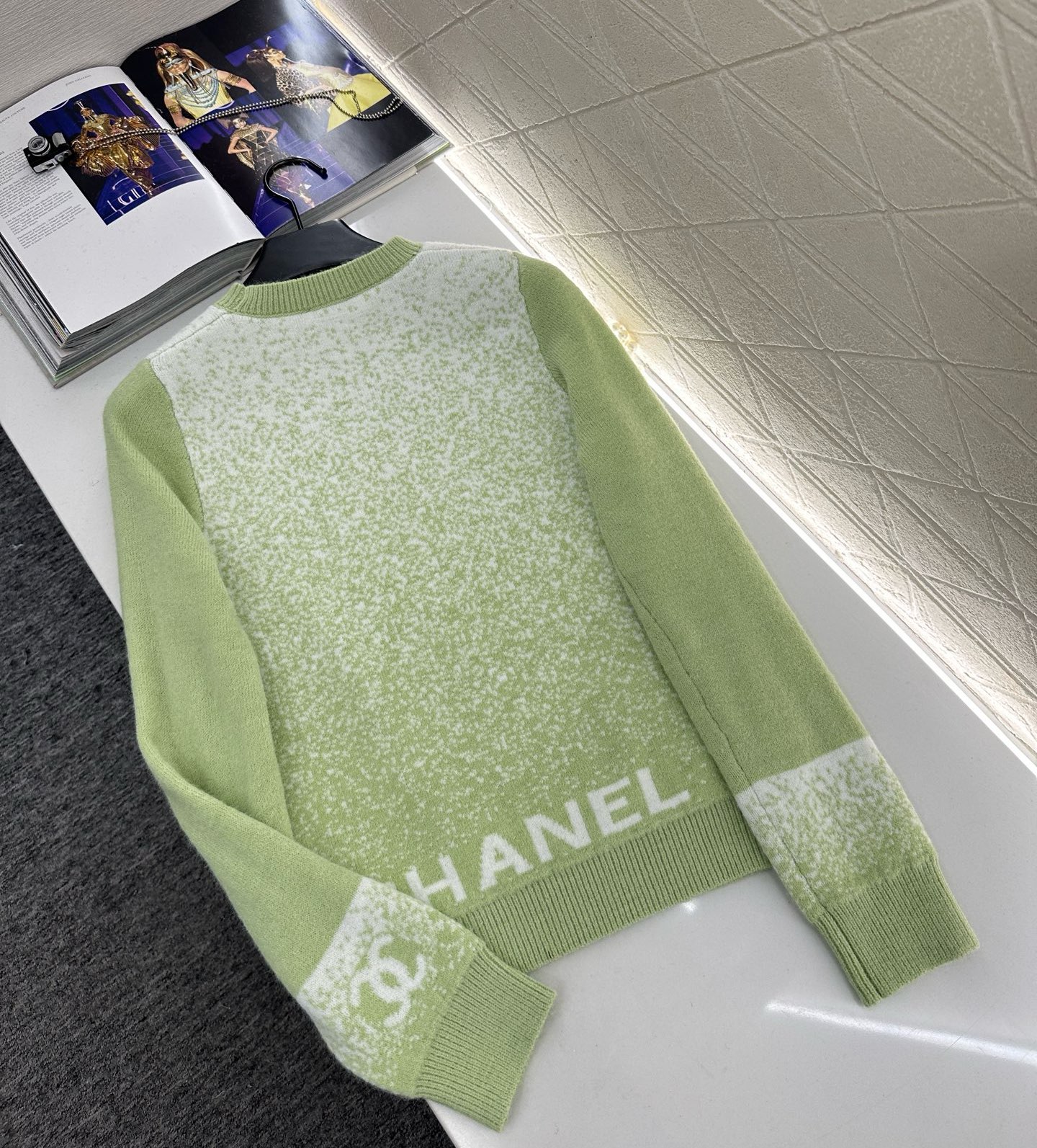 ♥Chane*♥2025新品上架 立体花朵针织马甲定制YB羊毛纱线织造，质感细腻，柔软舒适，圆领针织马甲