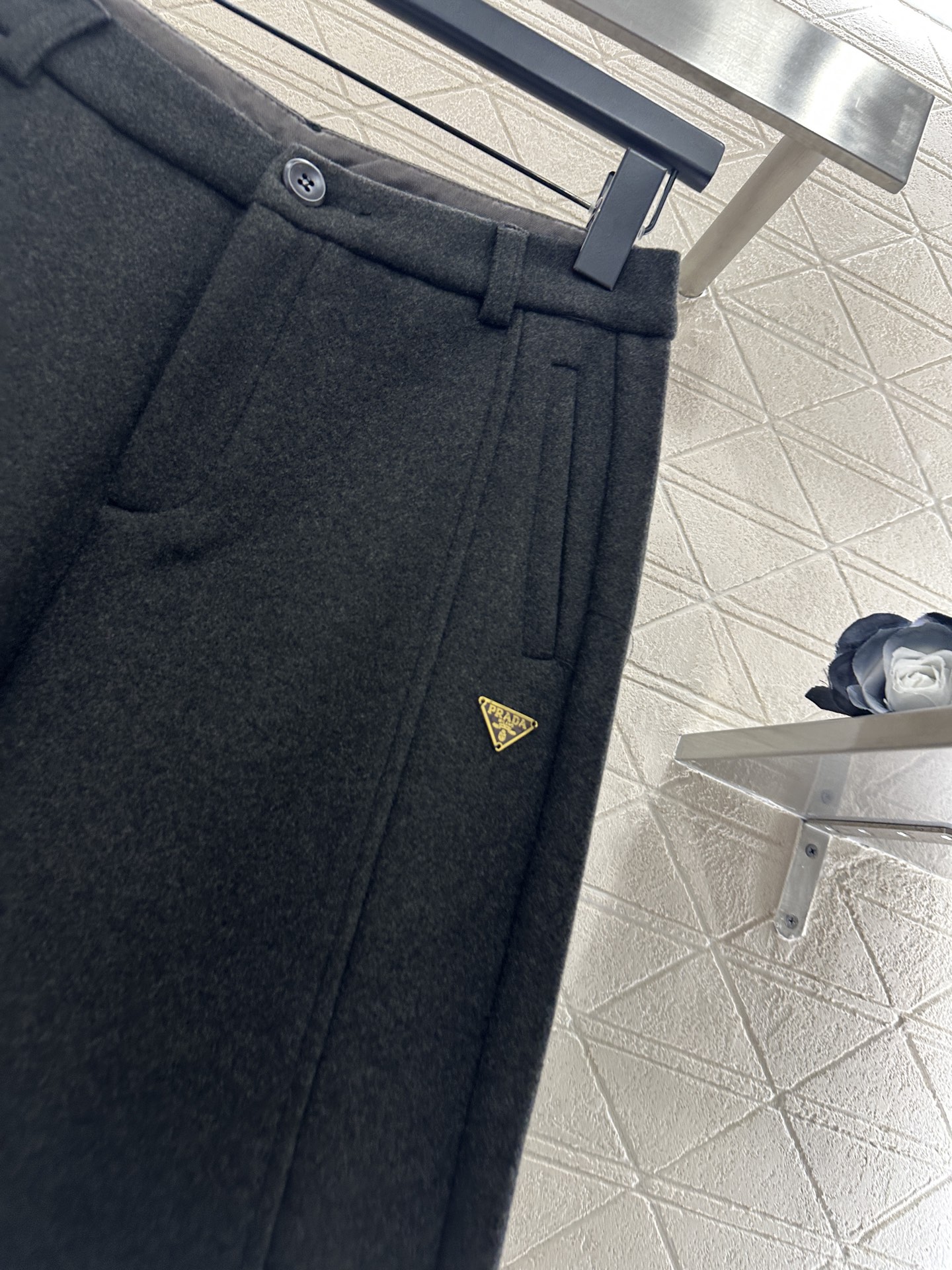 ♥Prad*♥2025新品上架 毛呢西装阔腿长裤定制YB进口毛呢材质，面料柔挺舒适，垂顺有型，厚度适合秋