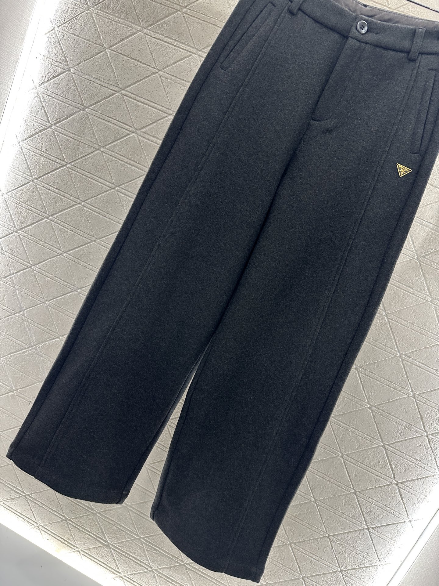 ♥Prad*♥2025新品上架 毛呢西装阔腿长裤定制YB进口毛呢材质，面料柔挺舒适，垂顺有型，厚度适合秋