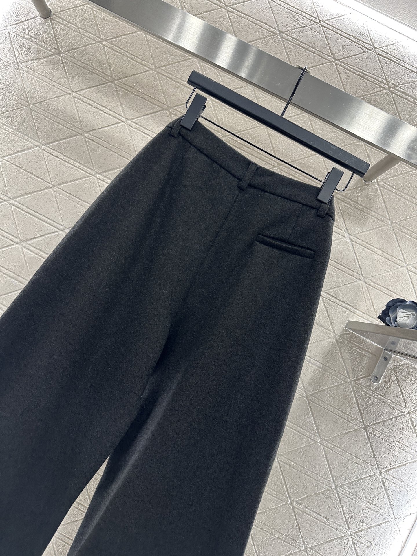 ♥Prad*♥2025新品上架 毛呢西装阔腿长裤定制YB进口毛呢材质，面料柔挺舒适，垂顺有型，厚度适合秋