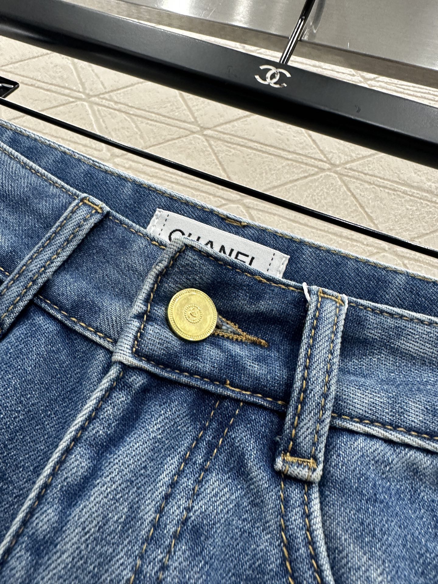 ♥Chane*♥2025新品上架 磨绒阔腿牛仔长裤定制YB斜纹棉牛仔材质，透气性佳，柔软亲肤。高腰阔腿长