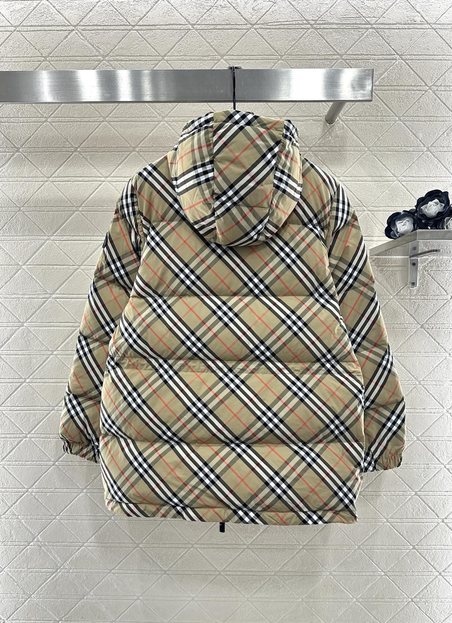 ♥BBR*♥2025新品上架 连帽格纹中长款羽绒服定制YB防风防水尼龙材质，质感上乘，抽绳调节松紧的连帽