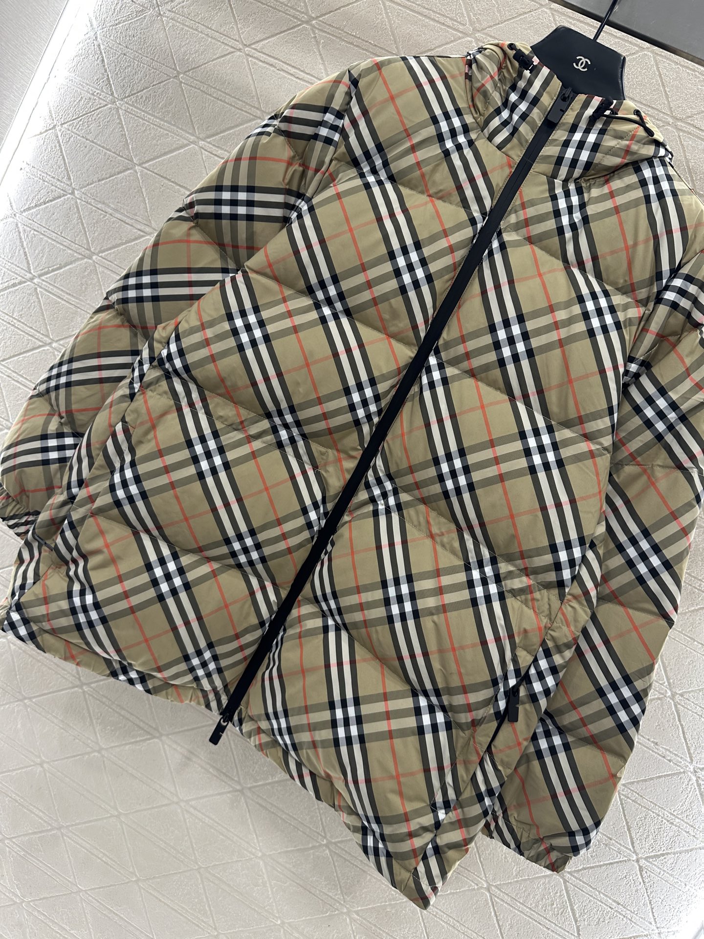 ♥BBR*♥2025新品上架 连帽格纹中长款羽绒服定制YB防风防水尼龙材质，质感上乘，抽绳调节松紧的连帽