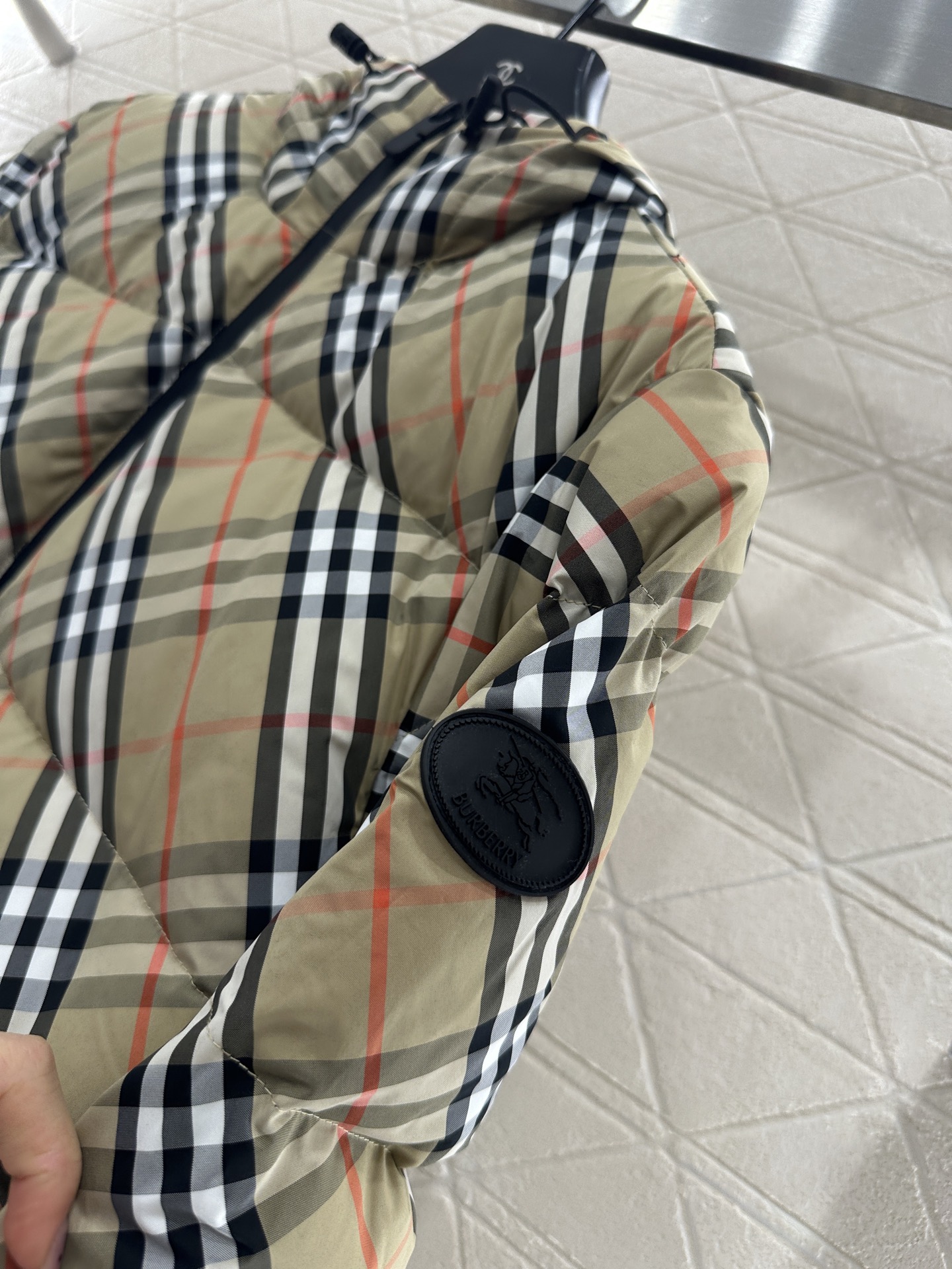 ♥BBR*♥2025新品上架 连帽格纹中长款羽绒服定制YB防风防水尼龙材质，质感上乘，抽绳调节松紧的连帽