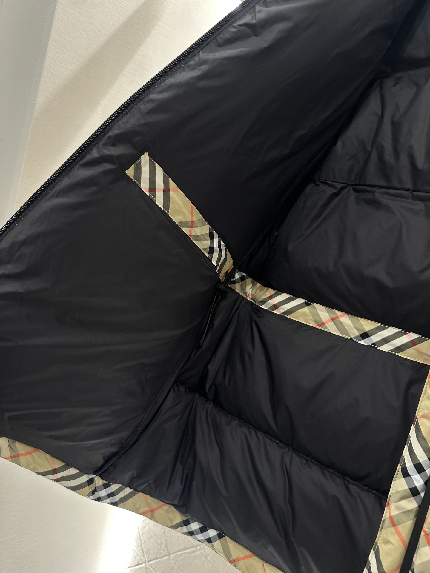 ♥BBR*♥2025新品上架 连帽格纹中长款羽绒服定制YB防风防水尼龙材质，质感上乘，抽绳调节松紧的连帽