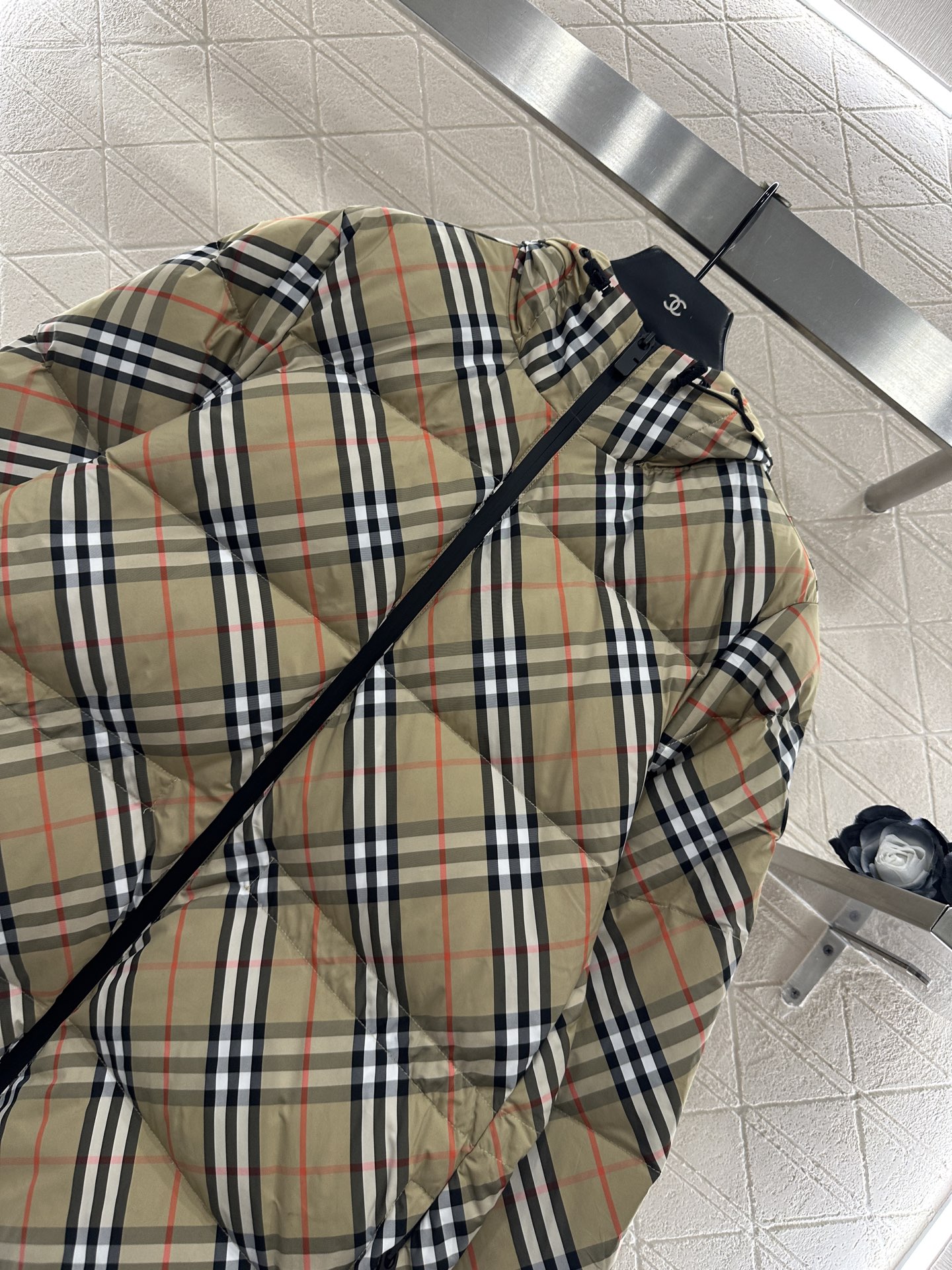 ♥BBR*♥2025新品上架 连帽格纹中长款羽绒服定制YB防风防水尼龙材质，质感上乘，抽绳调节松紧的连帽