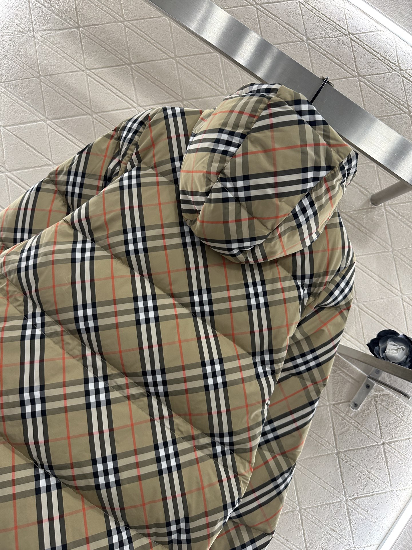 ♥BBR*♥2025新品上架 连帽格纹中长款羽绒服定制YB防风防水尼龙材质，质感上乘，抽绳调节松紧的连帽