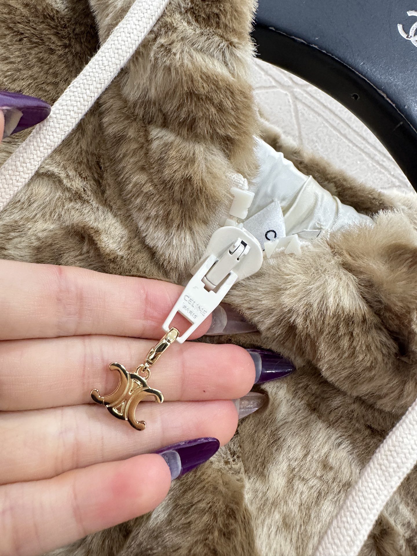 ♥Celin*♥2025新品上架 泰迪连帽提花拉链外套定制YB泰迪羊羔毛材质，成衣质感品相绝佳，连帽抽绳