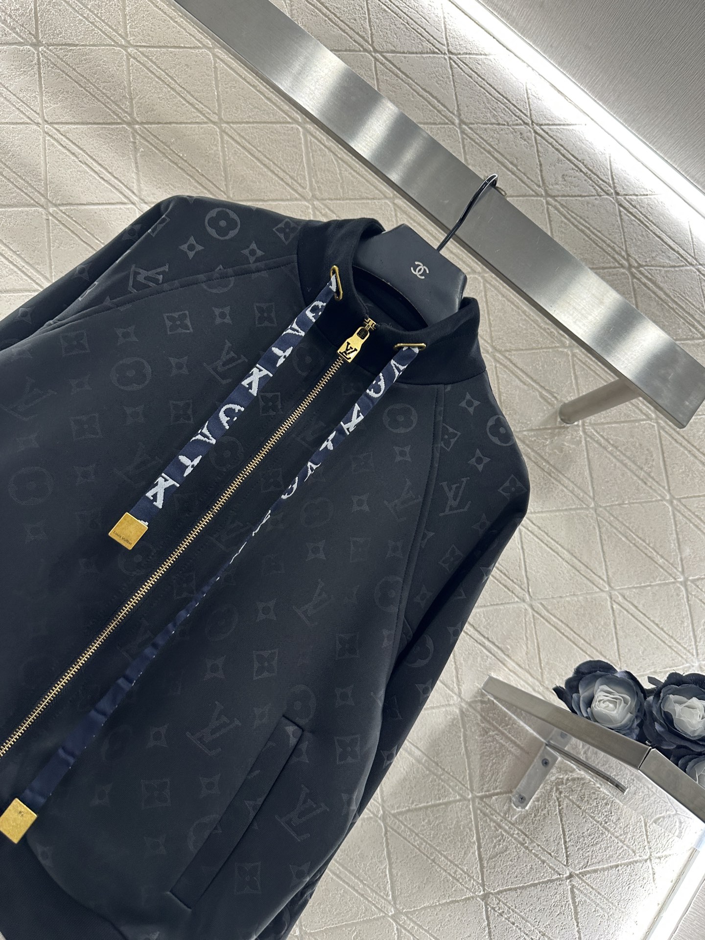 ♥Louis vuitto*♥2025新品上架 暗纹抽绳外套长裤套装定制YB压花空气棉材质，秋冬保暖厚度