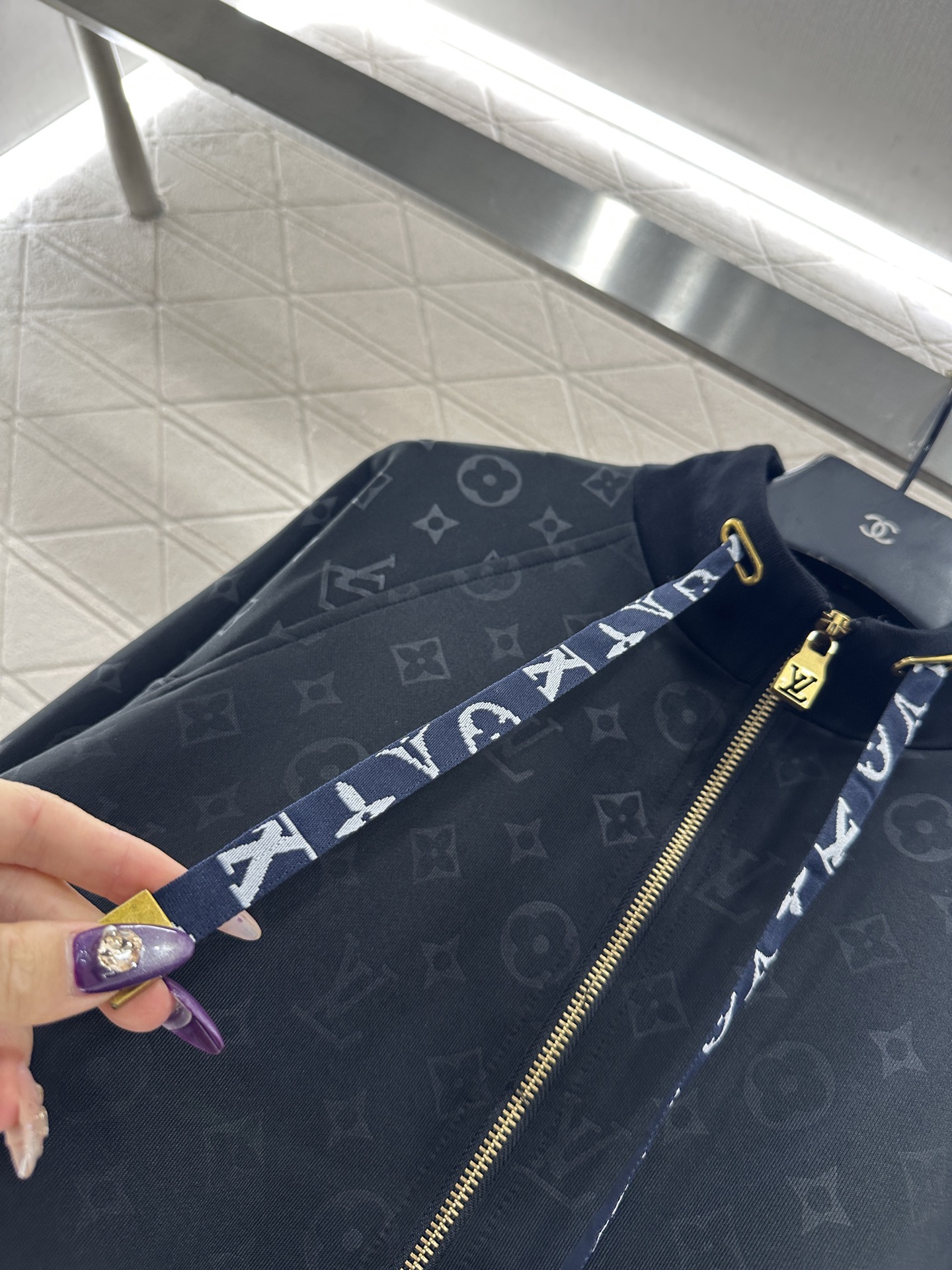 ♥Louis vuitto*♥2025新品上架 暗纹抽绳外套长裤套装定制YB压花空气棉材质，秋冬保暖厚度