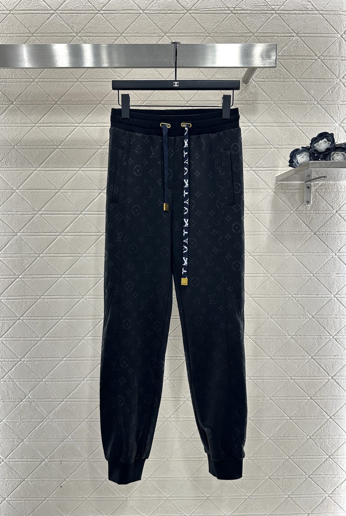 ♥Louis vuitto*♥2025新品上架 暗纹抽绳外套长裤套装定制YB压花空气棉材质，秋冬保暖厚度