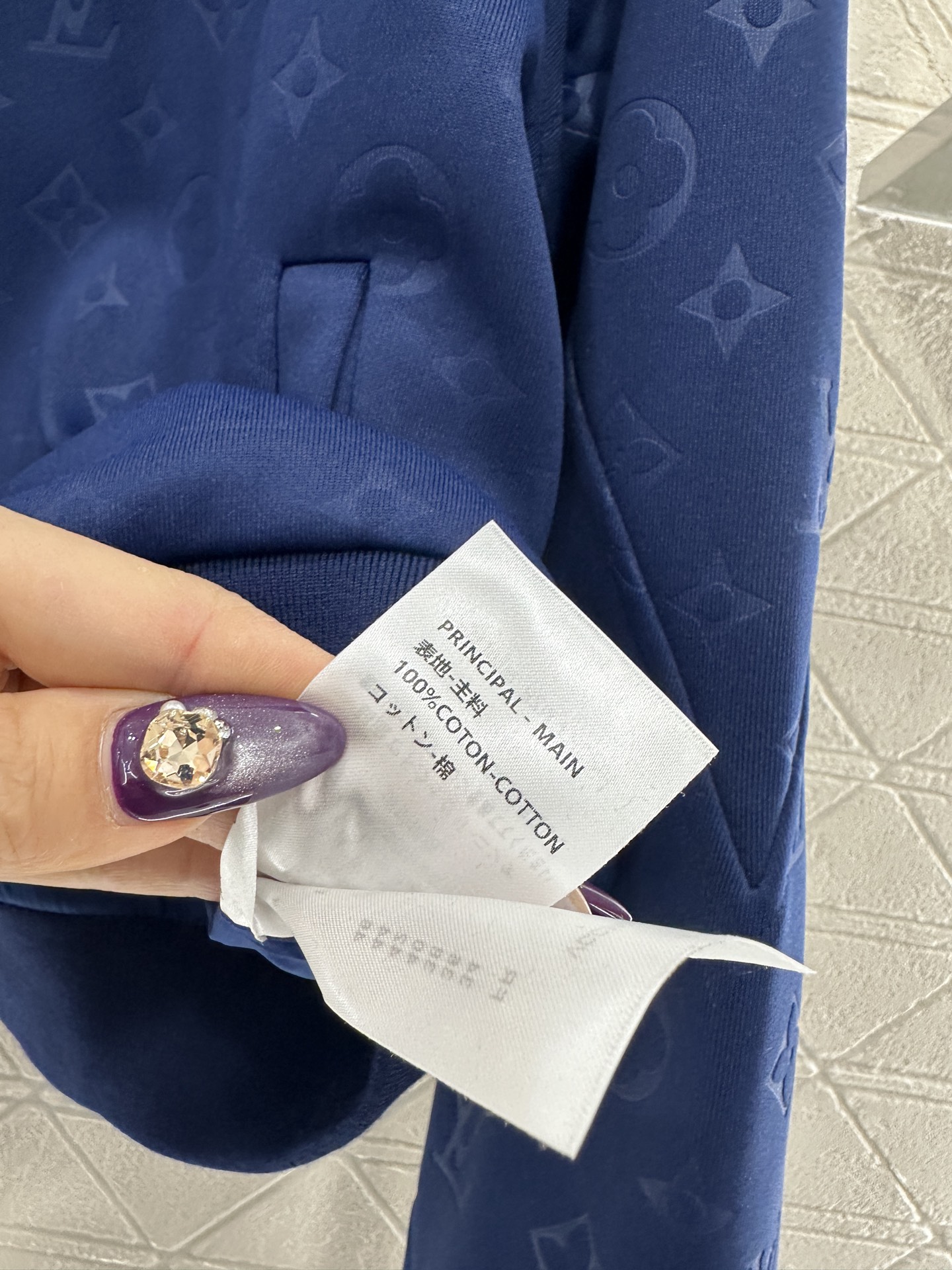 ♥Louis vuitto*♥2025新品上架 暗纹抽绳外套长裤套装定制YB压花空气棉材质，秋冬保暖厚度