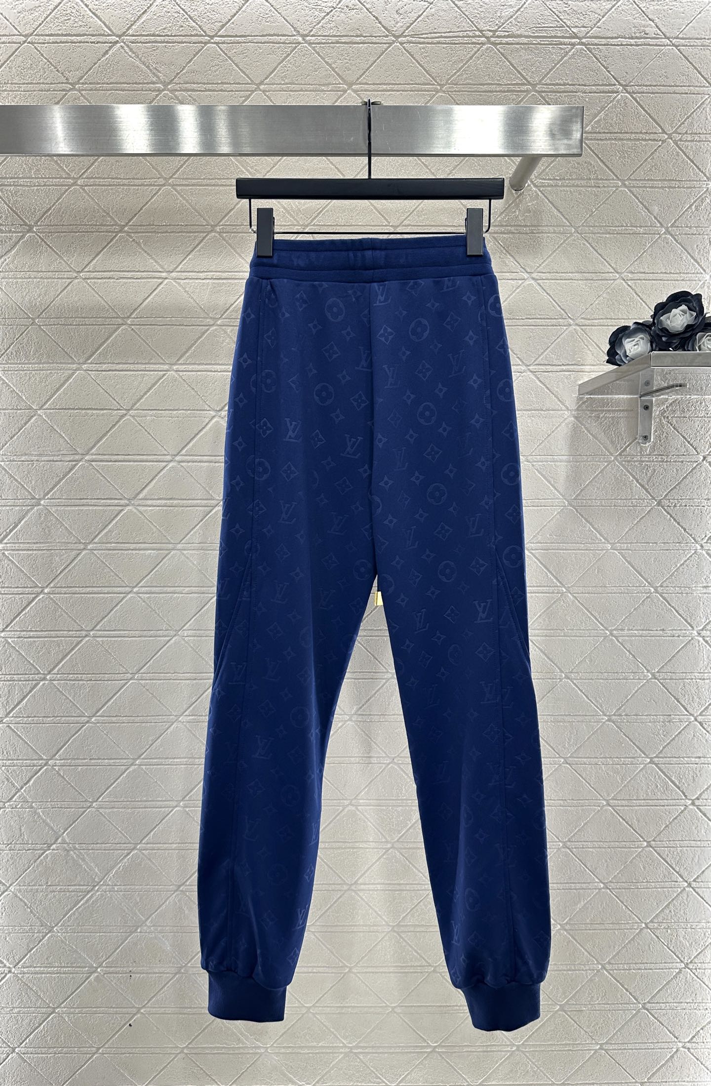 ♥Louis vuitto*♥2025新品上架 暗纹抽绳外套长裤套装定制YB压花空气棉材质，秋冬保暖厚度