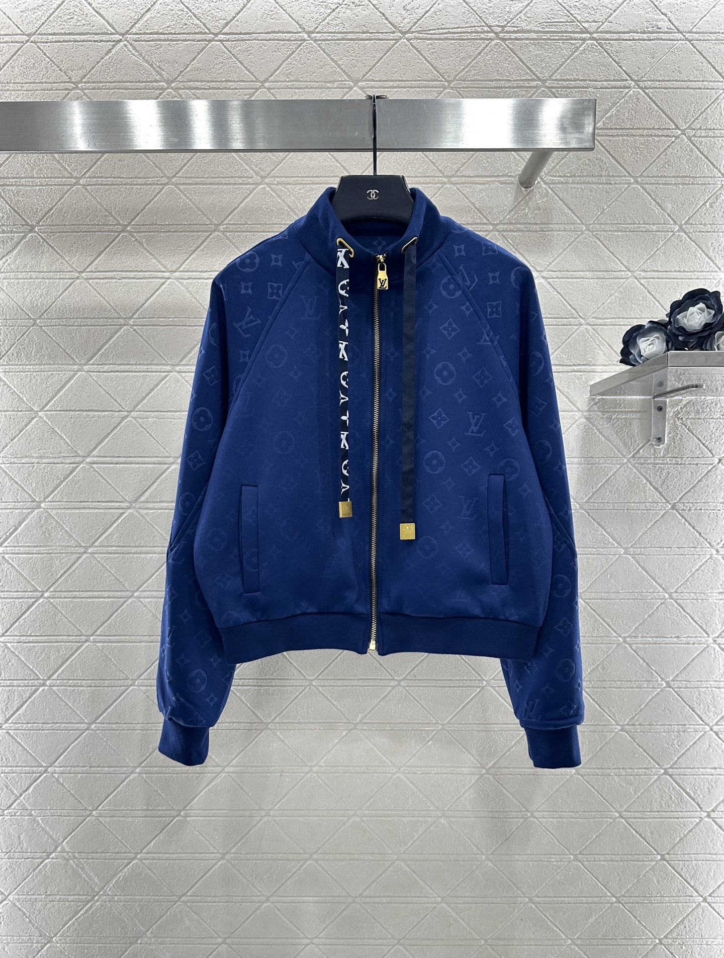 ♥Louis vuitto*♥2025新品上架 暗纹抽绳外套长裤套装定制YB压花空气棉材质，秋冬保暖厚度