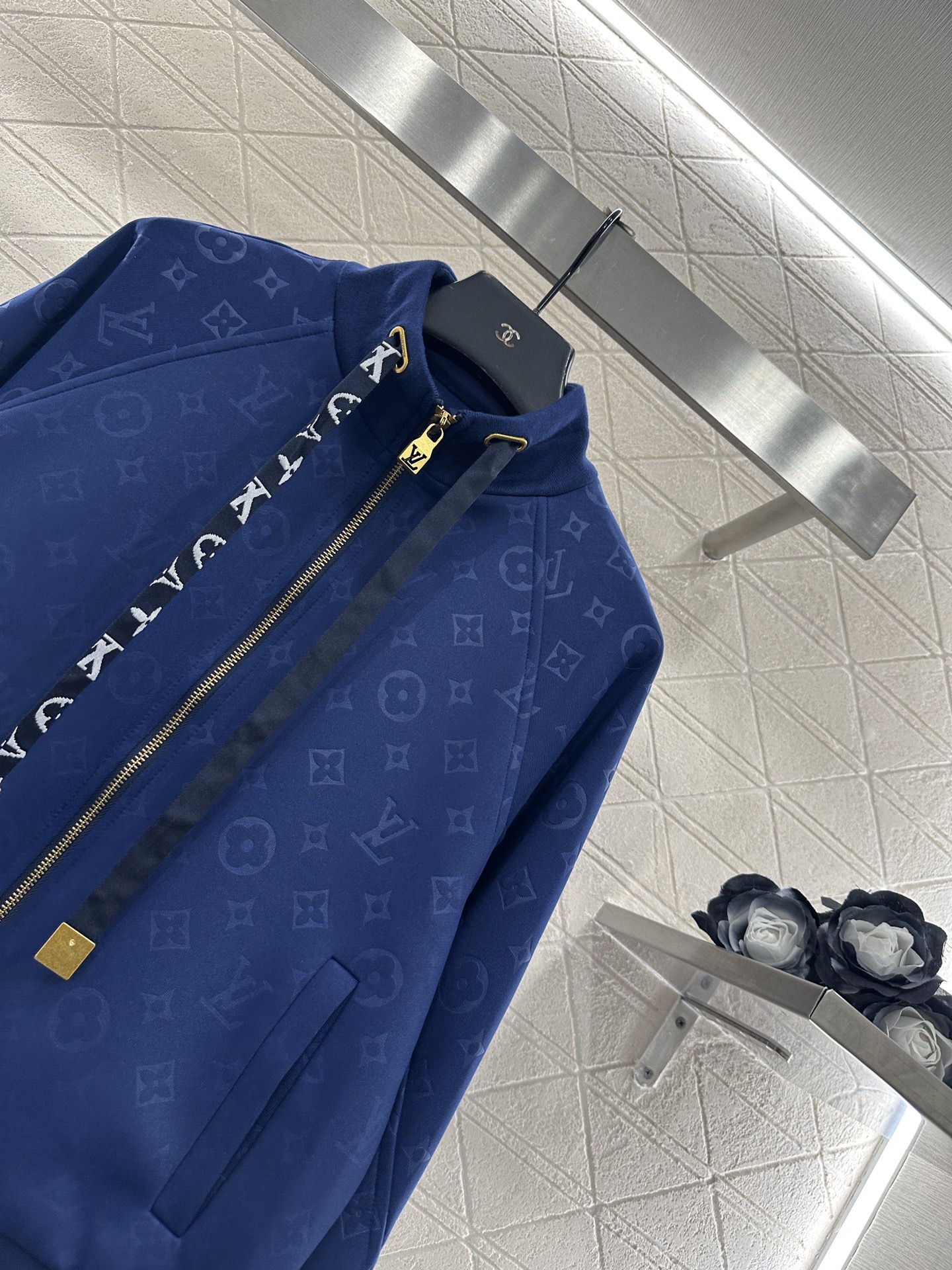 ♥Louis vuitto*♥2025新品上架 暗纹抽绳外套长裤套装定制YB压花空气棉材质，秋冬保暖厚度