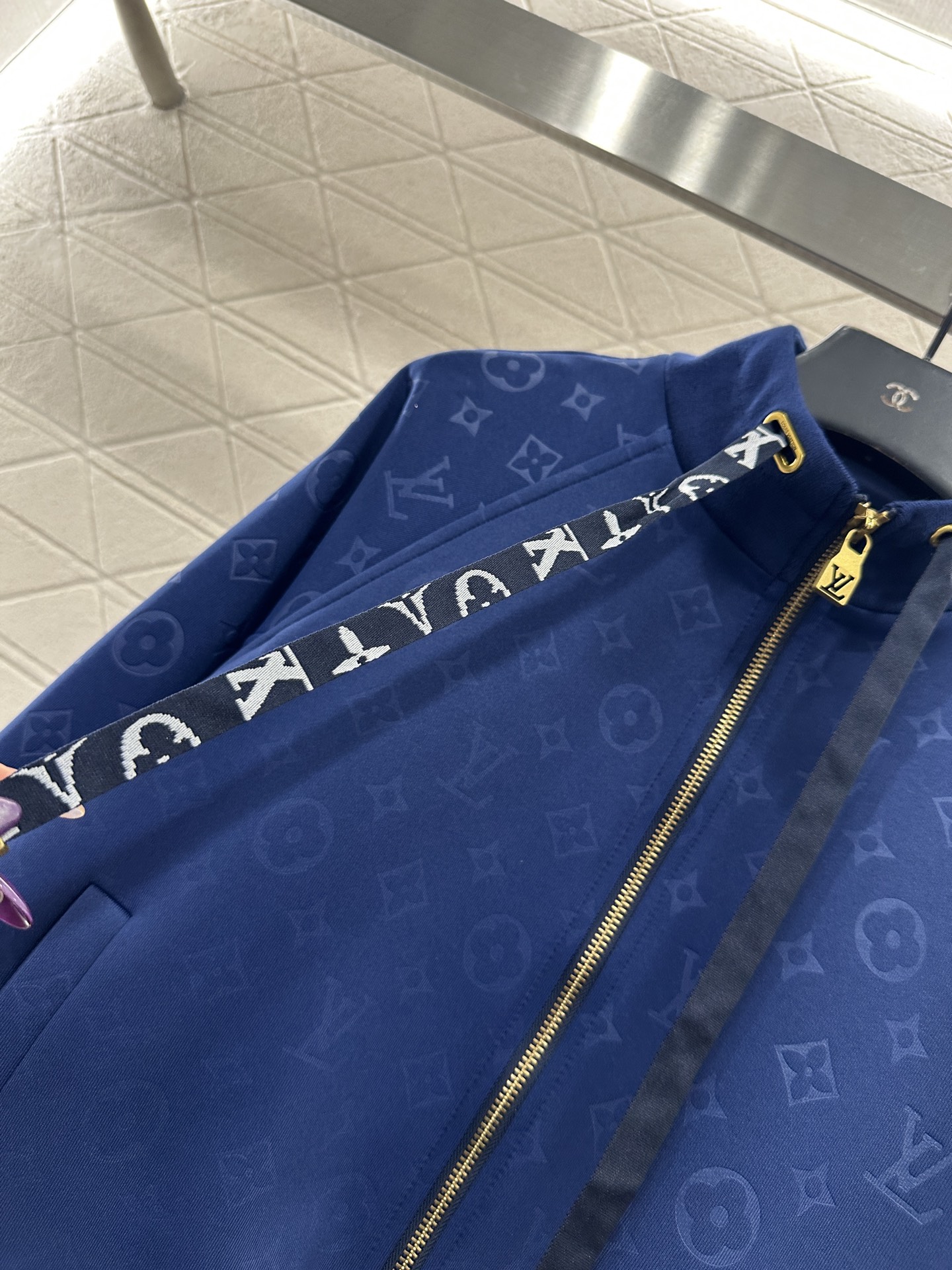 ♥Louis vuitto*♥2025新品上架 暗纹抽绳外套长裤套装定制YB压花空气棉材质，秋冬保暖厚度