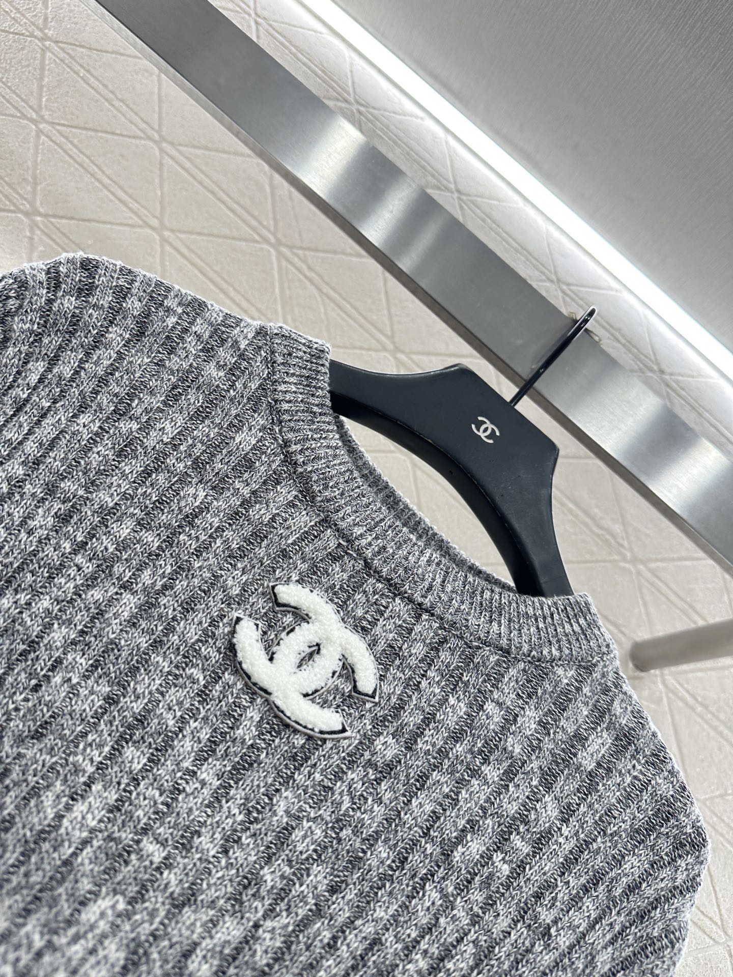 ♥Chane*♥2025新品上架 竖坑条针织套头毛衣定制YB羊毛纱线织造，质感细腻，穿搭舒适，圆领修身套