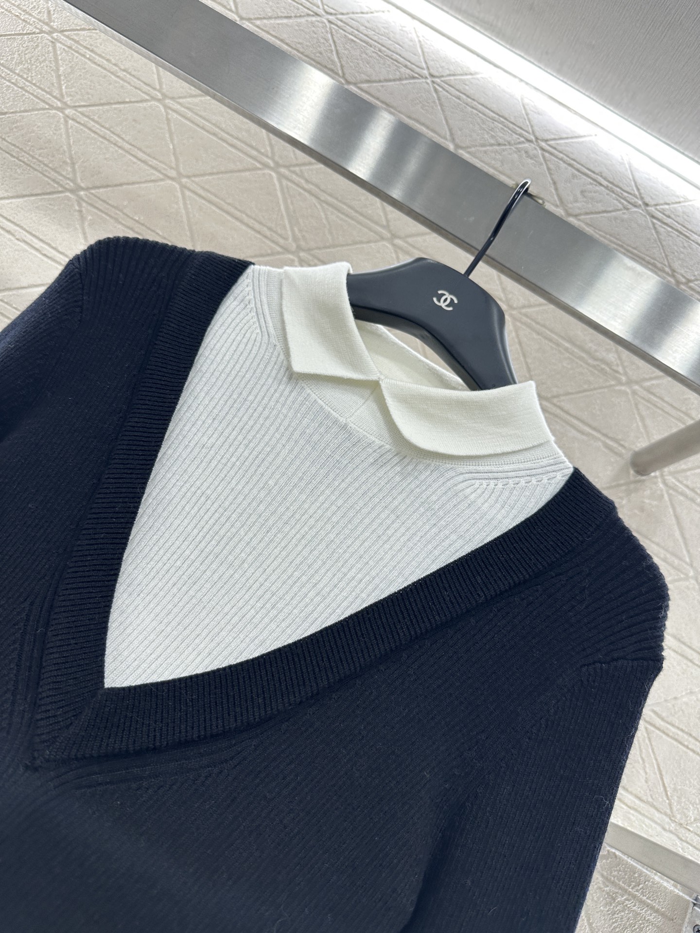 ♥Chane*♥2025新品上架 撞色假两件针织上衣定制YB羊毛纱线织造，亲肤舒适，柔软有质感，翻领针织