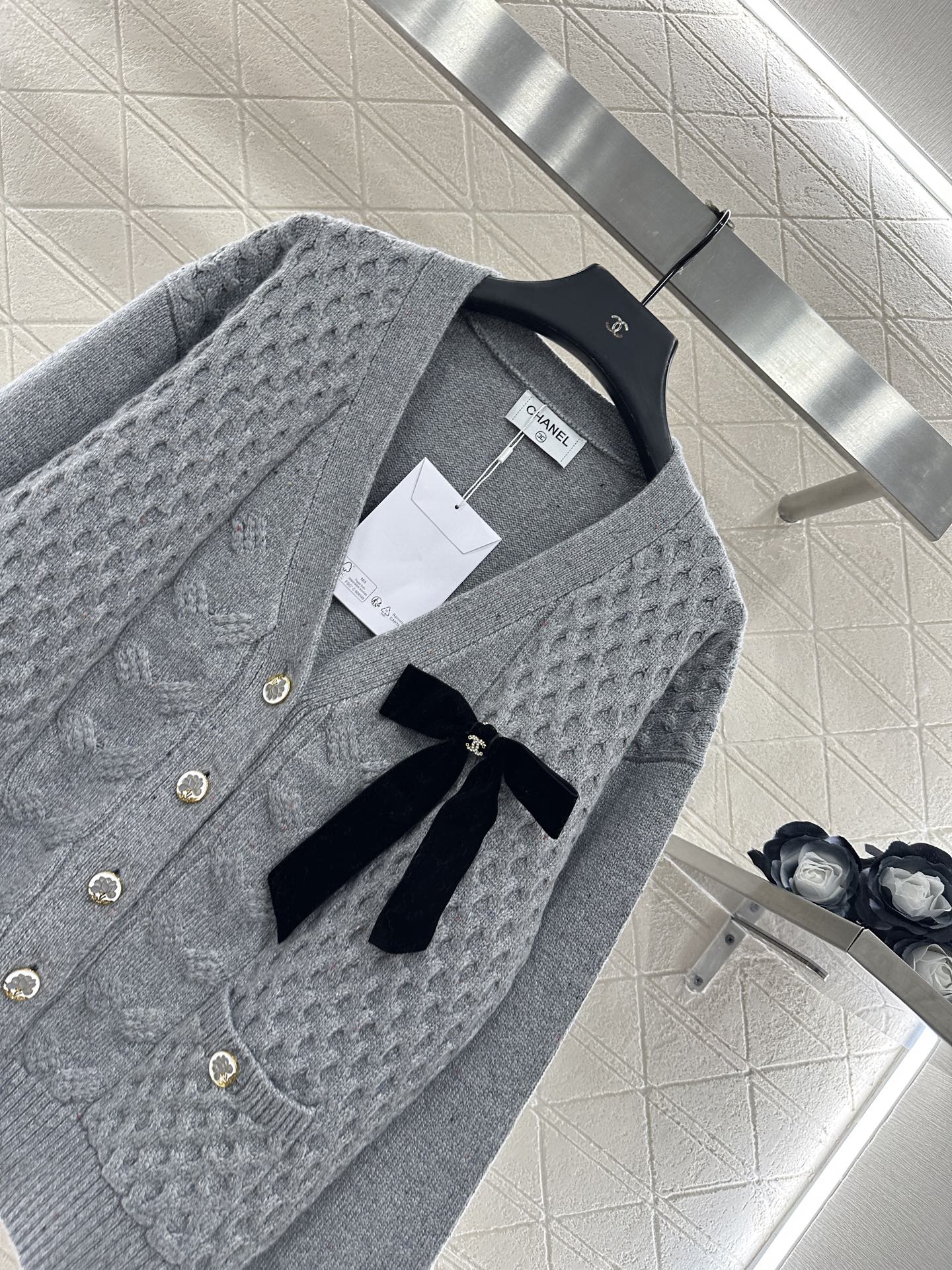 ♥Chane*♥2025新品上架 蝴蝶结针织开衫定制YB羊毛针织材质，质感高级，舒适柔软，V领开衫剪裁，