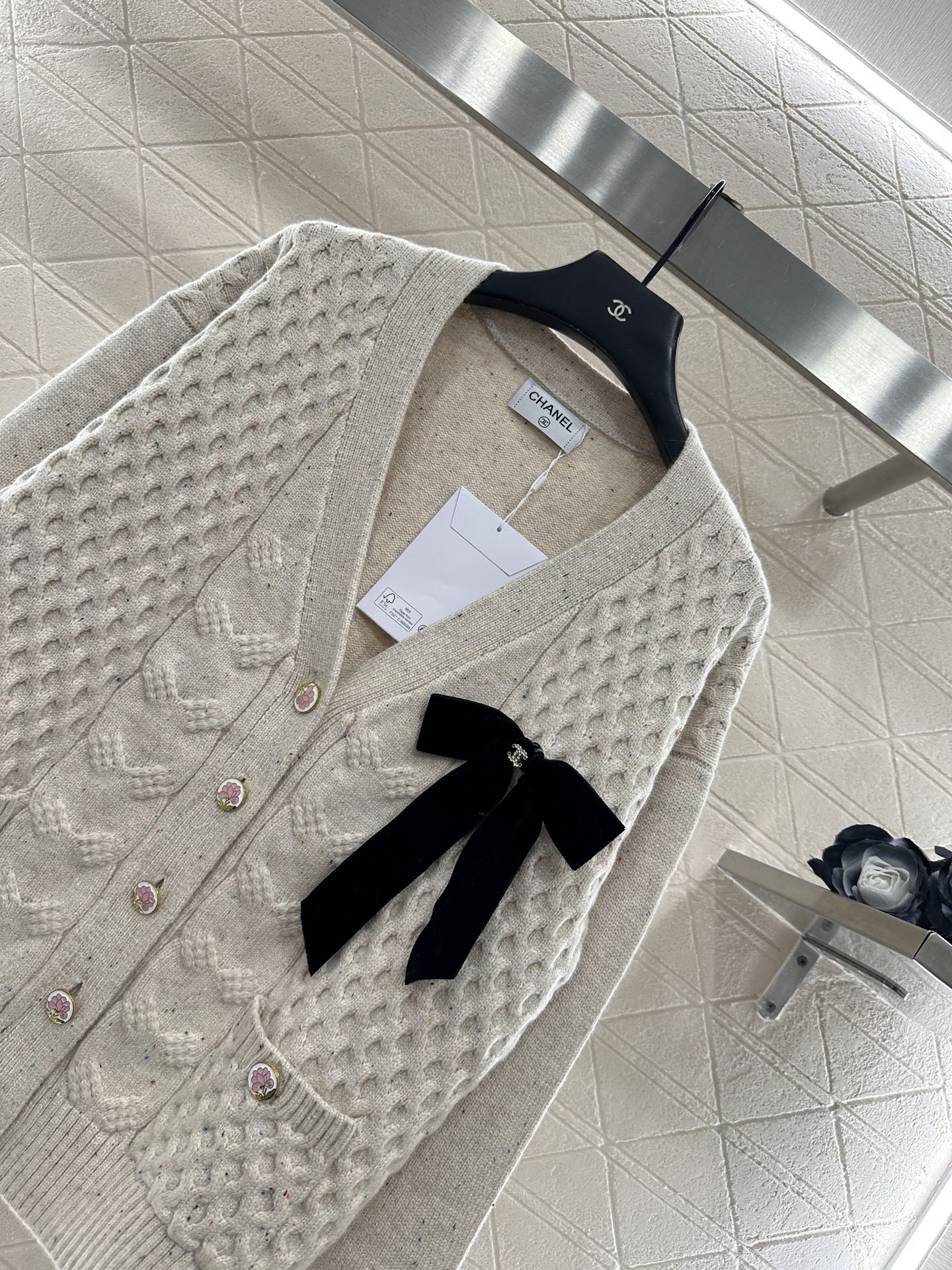 ♥Chane*♥2025新品上架 蝴蝶结针织开衫定制YB羊毛针织材质，质感高级，舒适柔软，V领开衫剪裁，